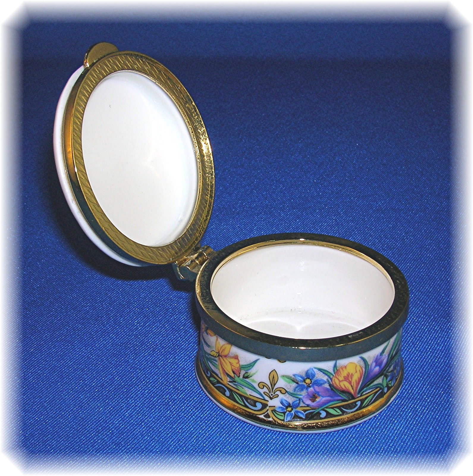 Stafforshire Bone China Small Spring Flowers Box
