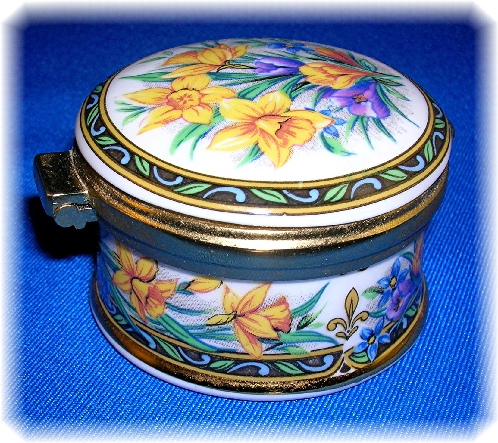 Stafforshire Bone China Small Spring Flowers Box