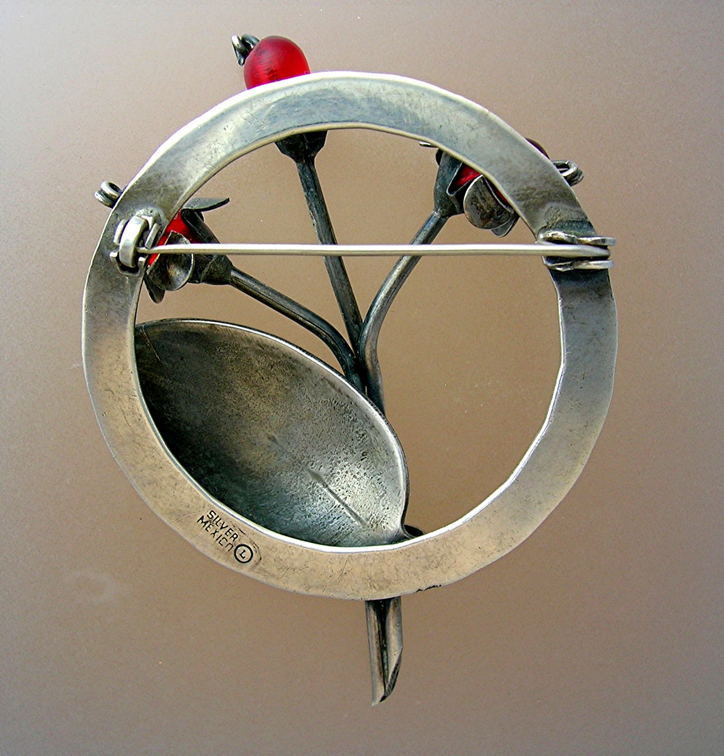 Silver mexica Flowers and Leaf brooch Red Glass Berries