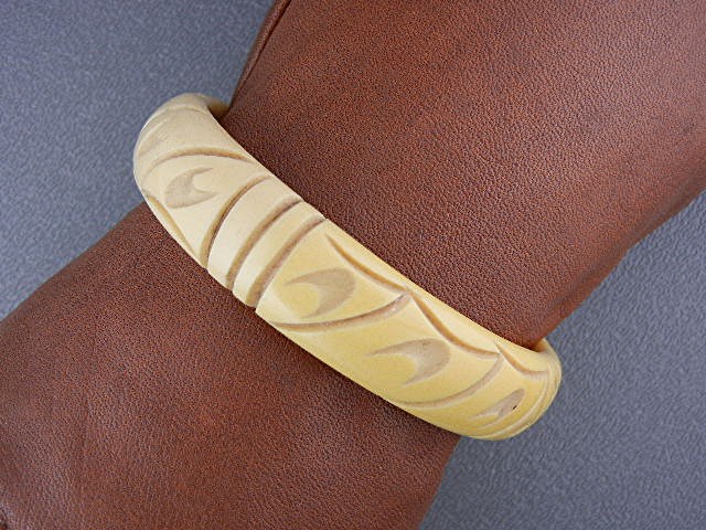 Bakelite Deeply Carved Bangle Bracelet Cream