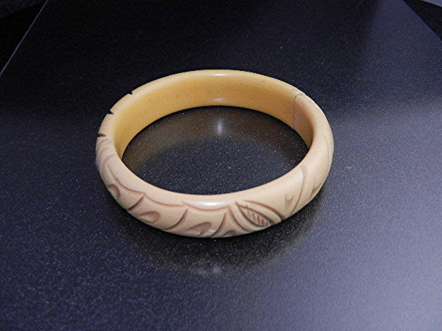 Bakelite Deeply Carved Bangle Bracelet Cream