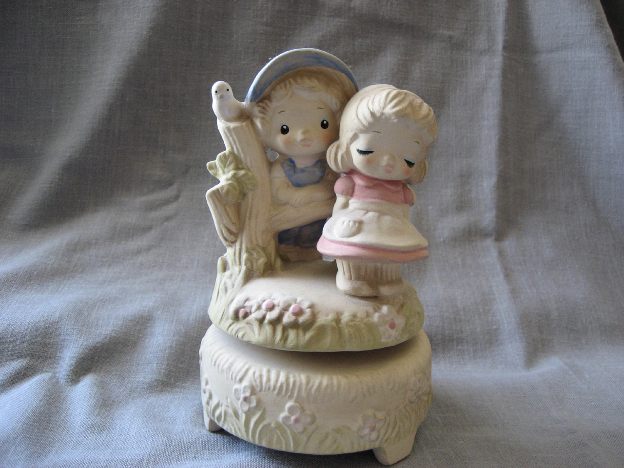 Couple on a Fence Music Boxq