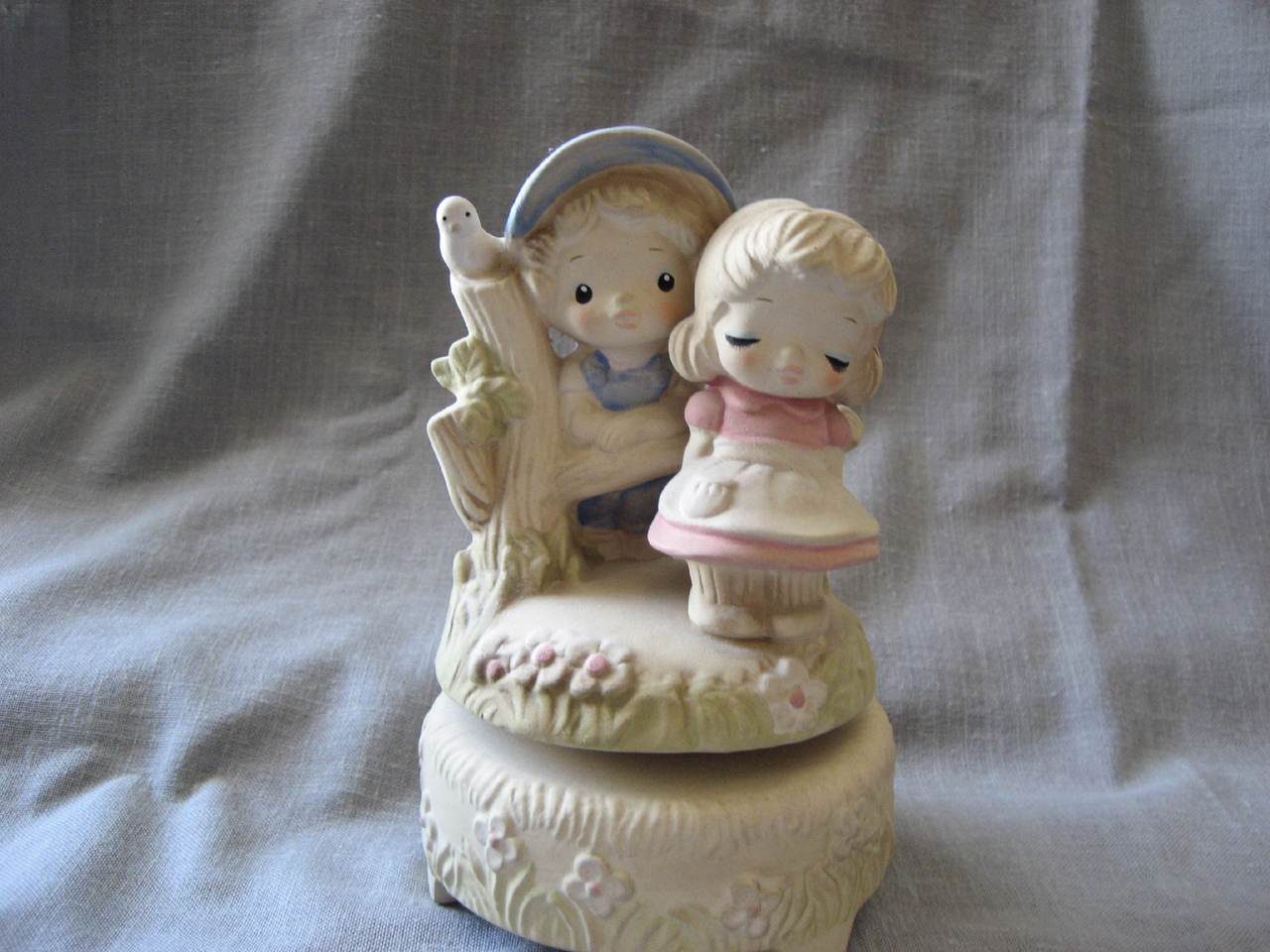 Couple on a Fence Music Boxq