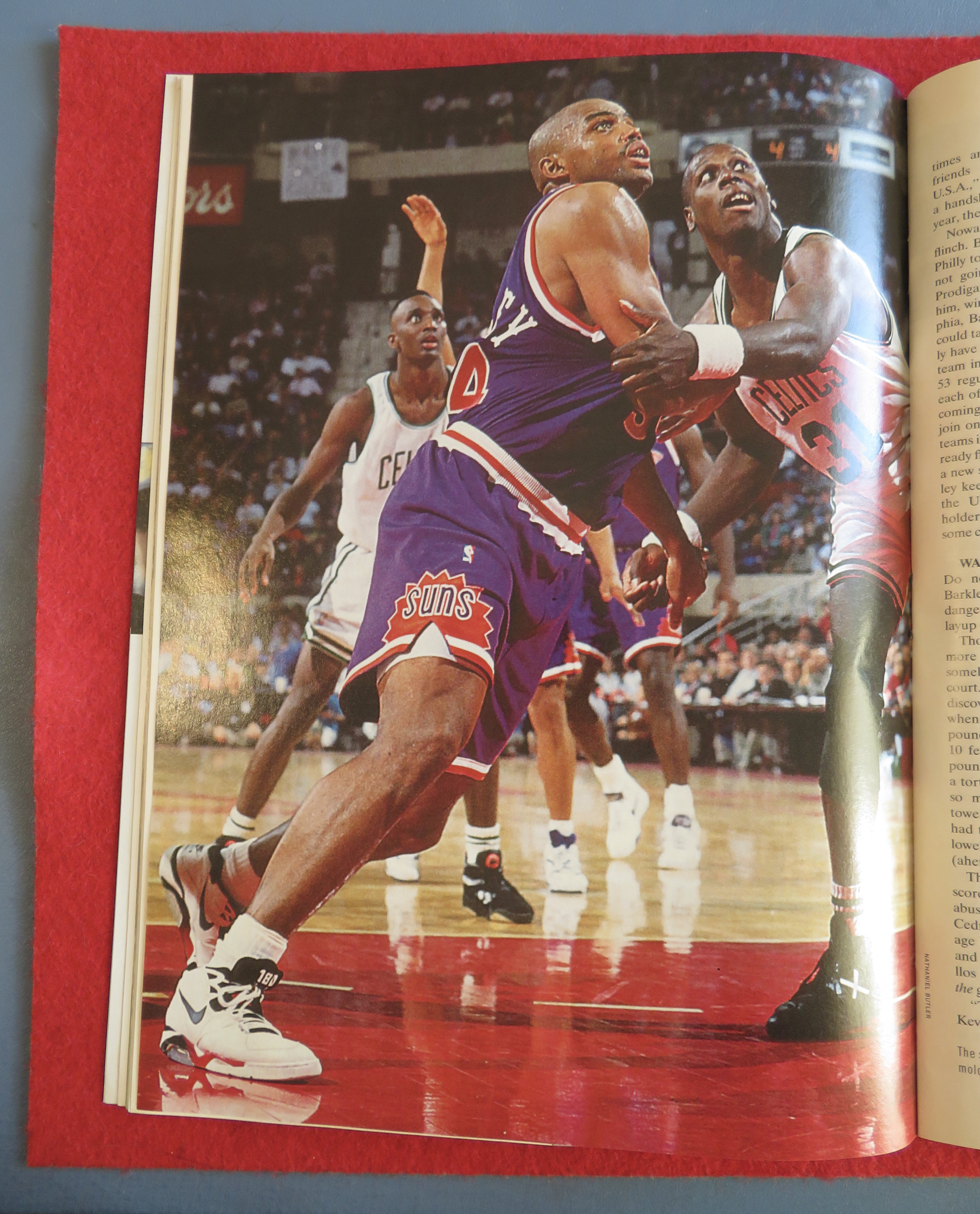Sports Illustrated Magazine-November 9, 1992-C Barkley