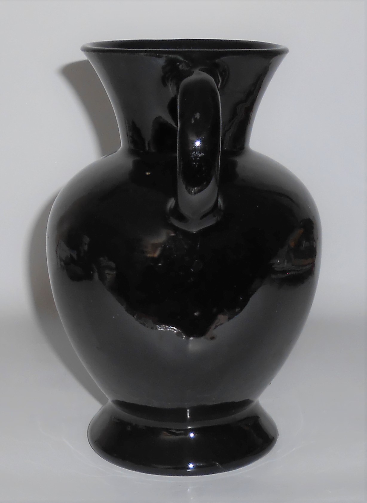 Cliftwood Art Pottery Gloss Black 7-3/8'' Twin Handled