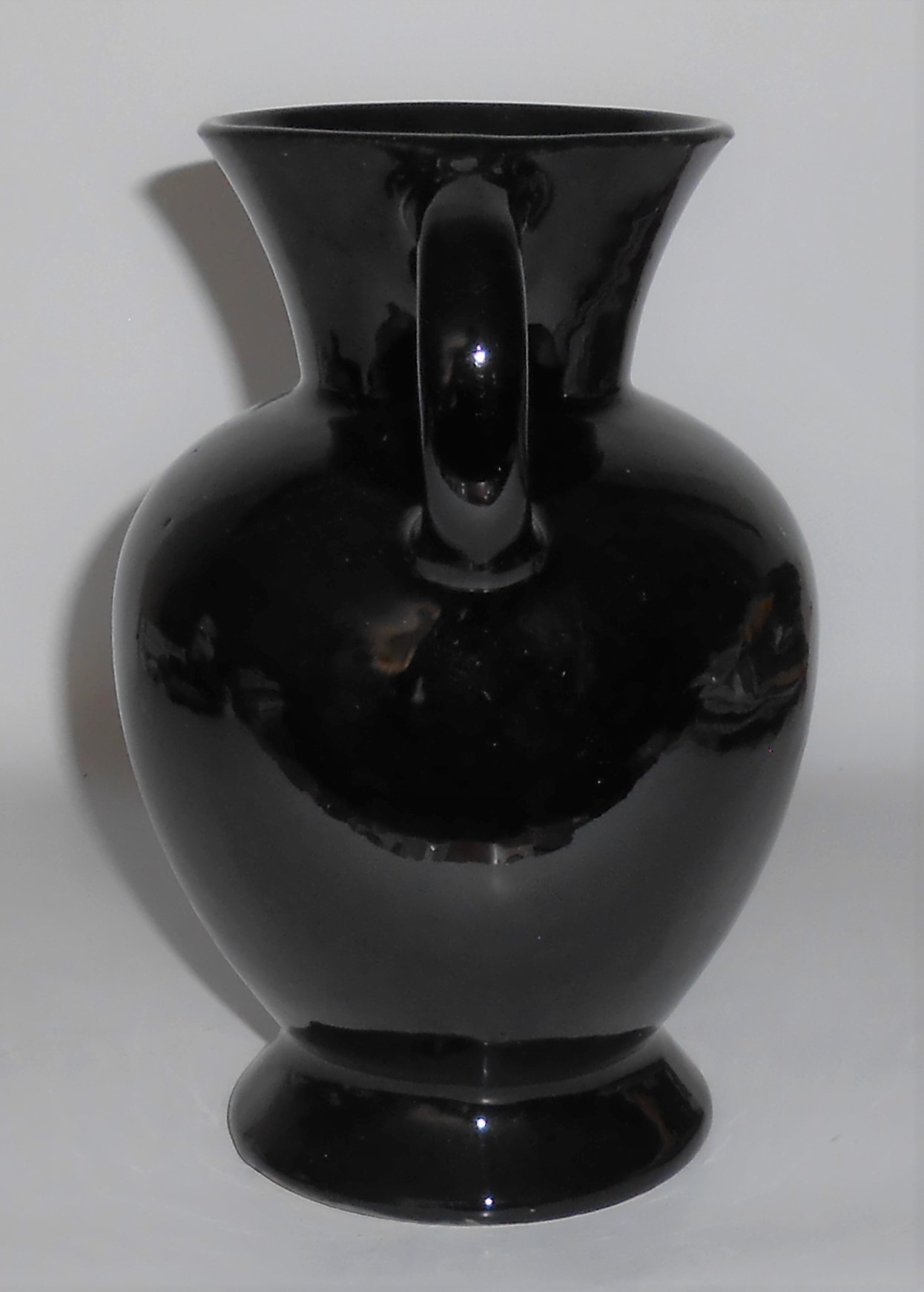 Cliftwood Art Pottery Gloss Black 7-3/8'' Twin Handled