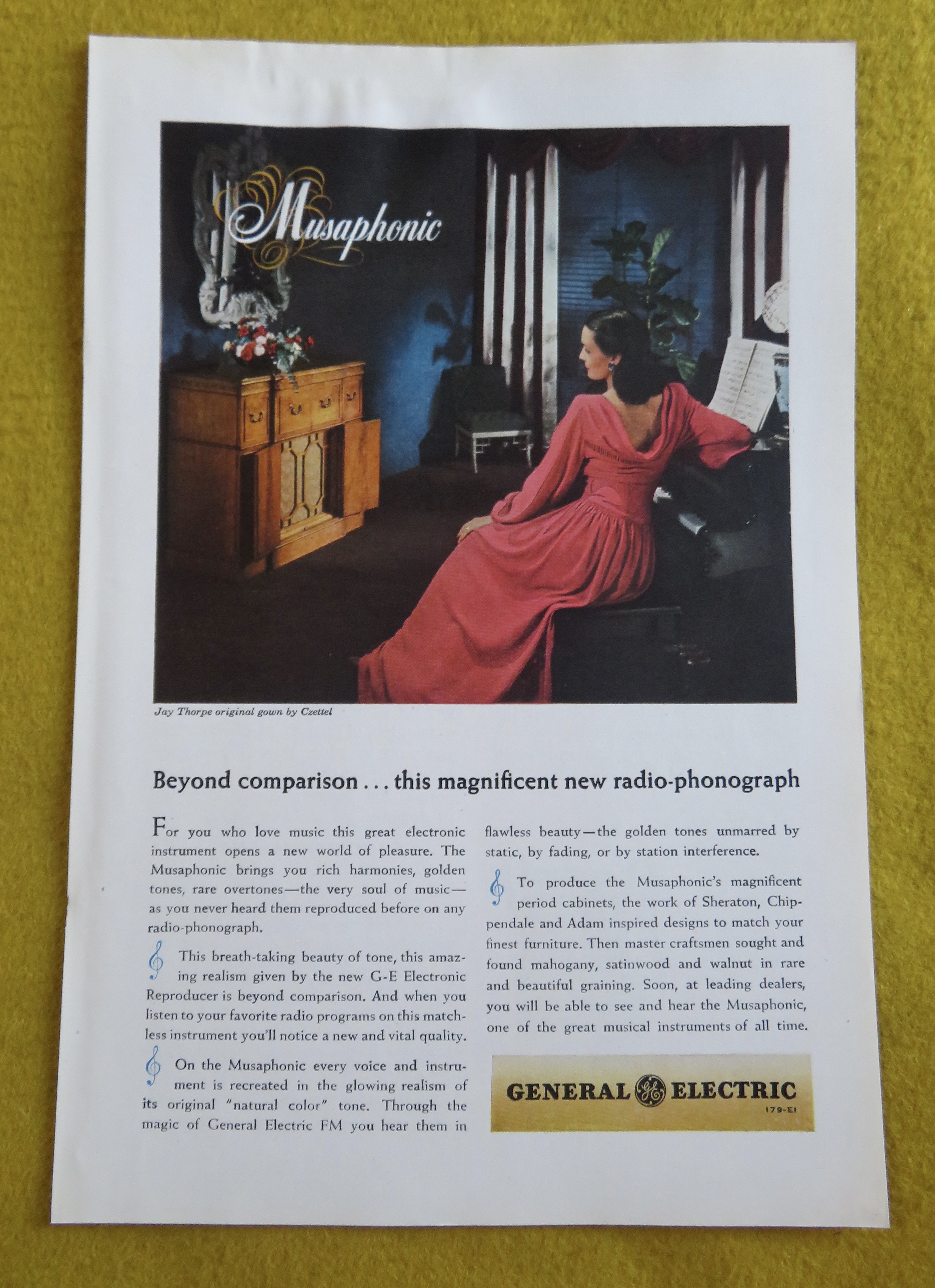 1946 General Electric Musaphonic with Woman
