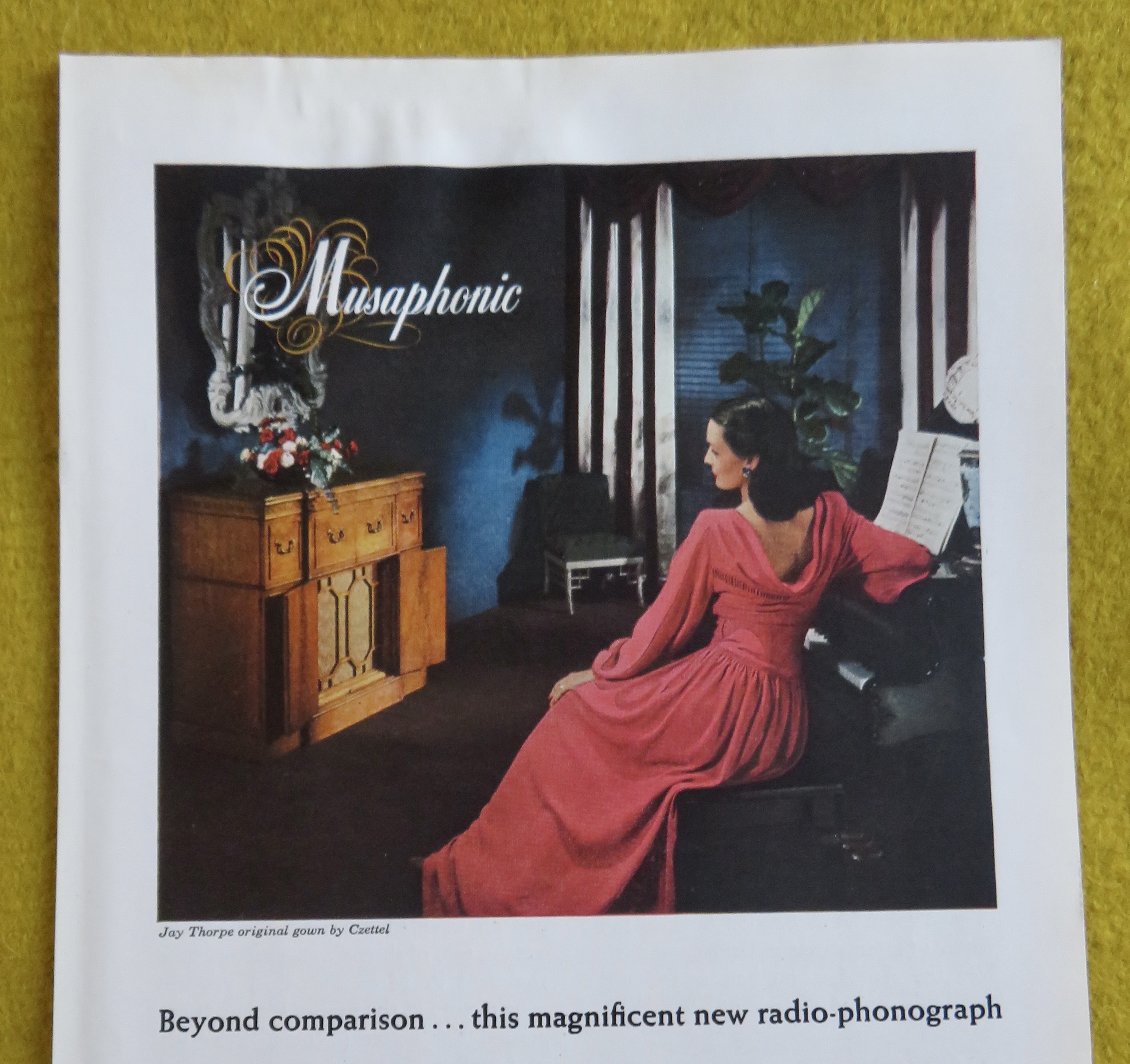 1946 General Electric Musaphonic with Woman