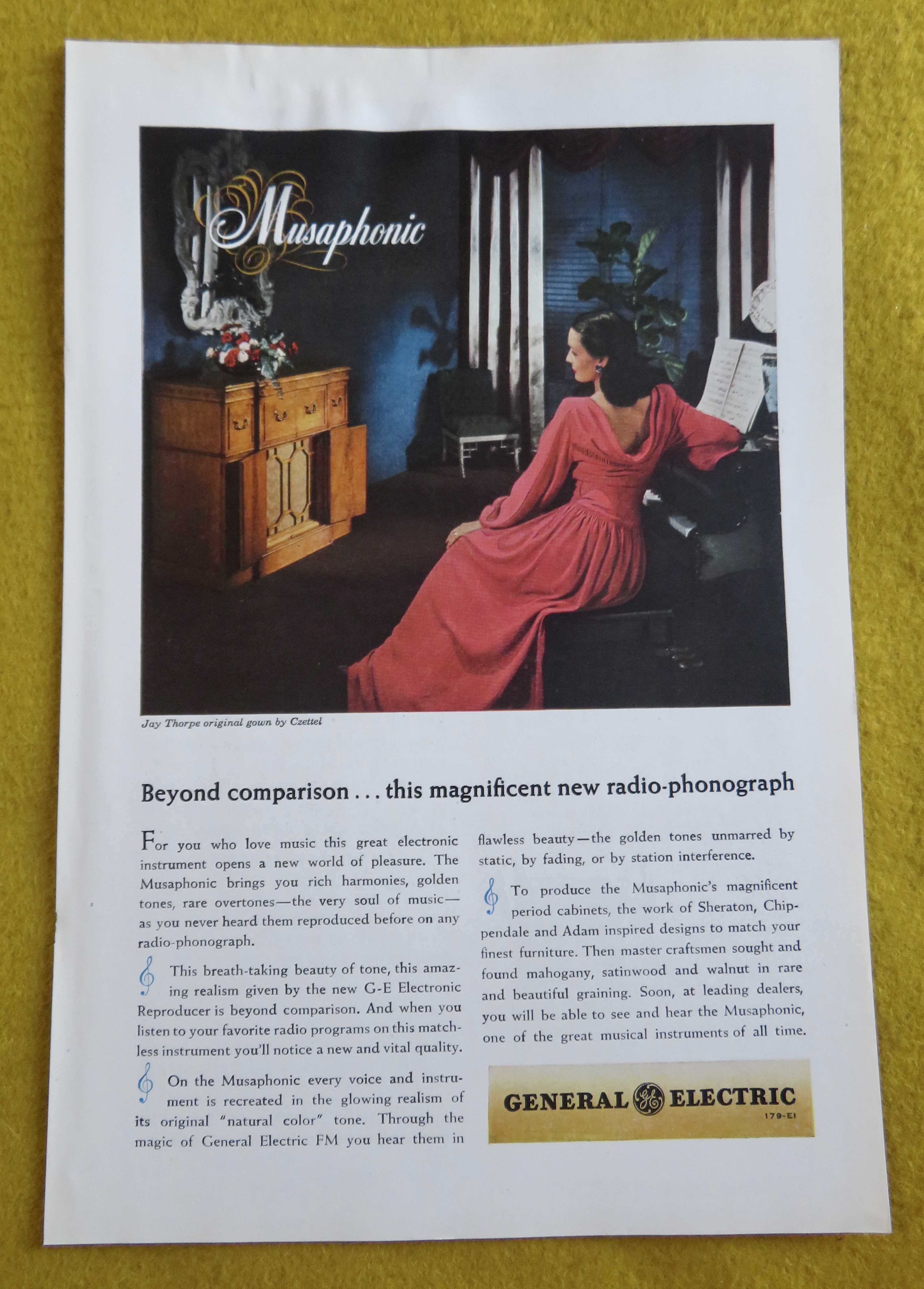 1946 General Electric Musaphonic with Woman