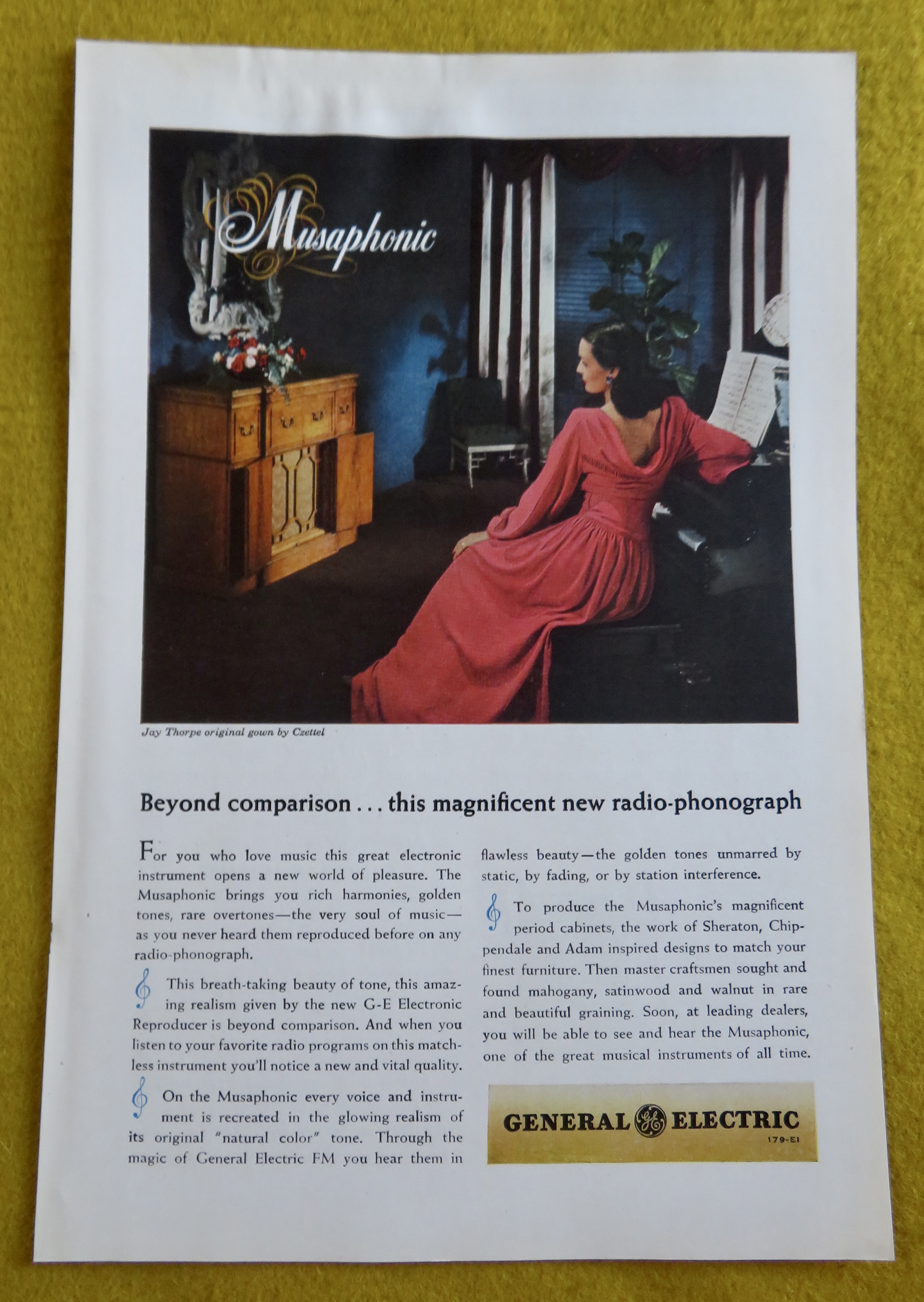 1946 General Electric Musaphonic with Woman