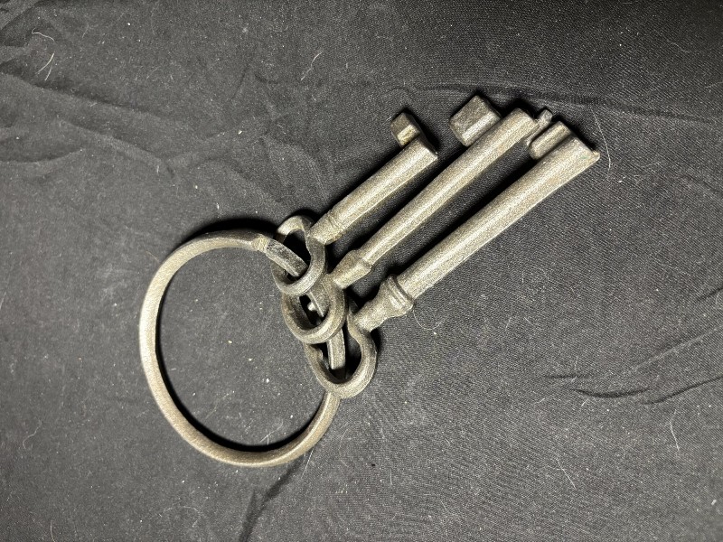 Vintage Cast Iron Jailers Key Ring 3 Oversized Skeleton Keys Rustic Wall Decor