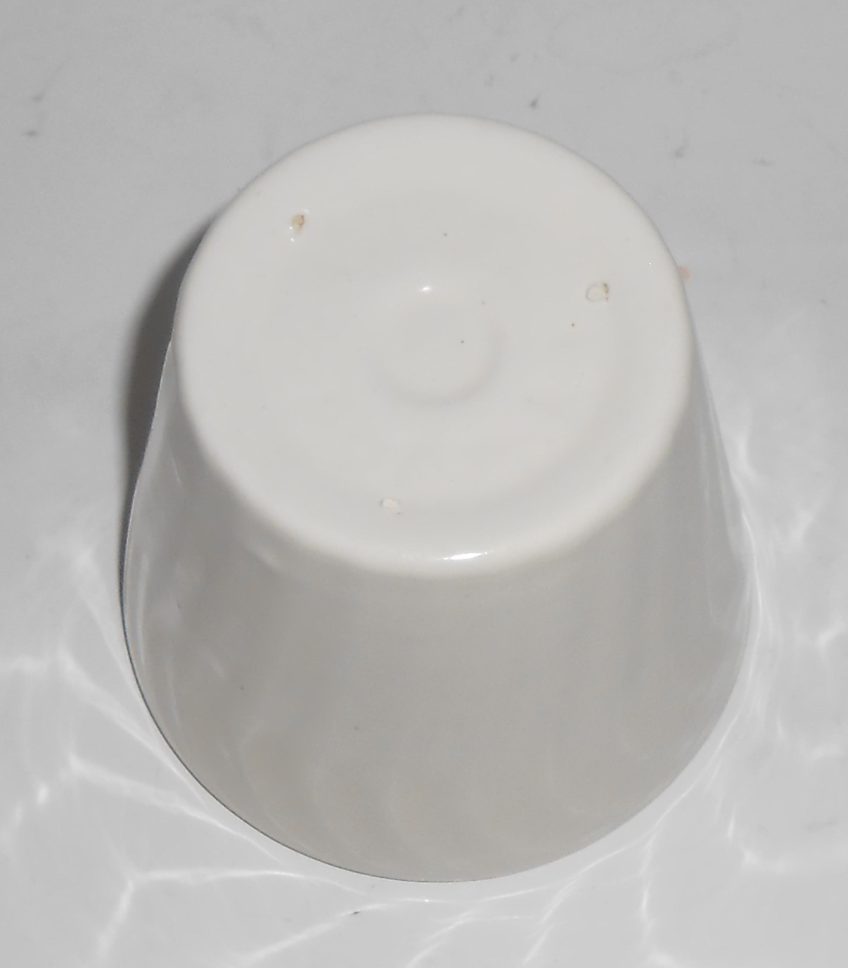 Vintage U.S. Pottery - Not Bauer - White Swirl Flower P