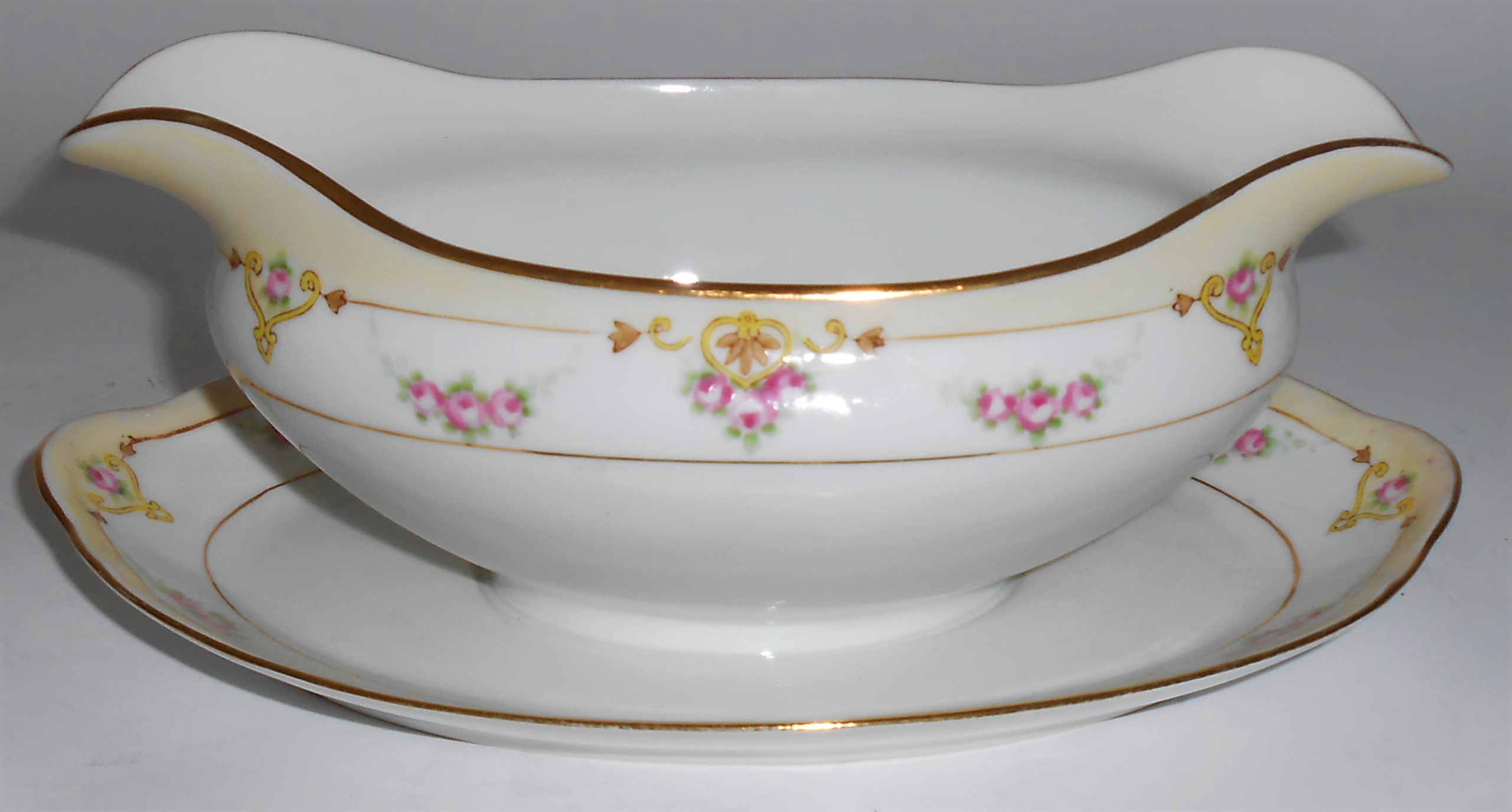 Noritake Nippon Porcelain China Floral/Gold Gravy
