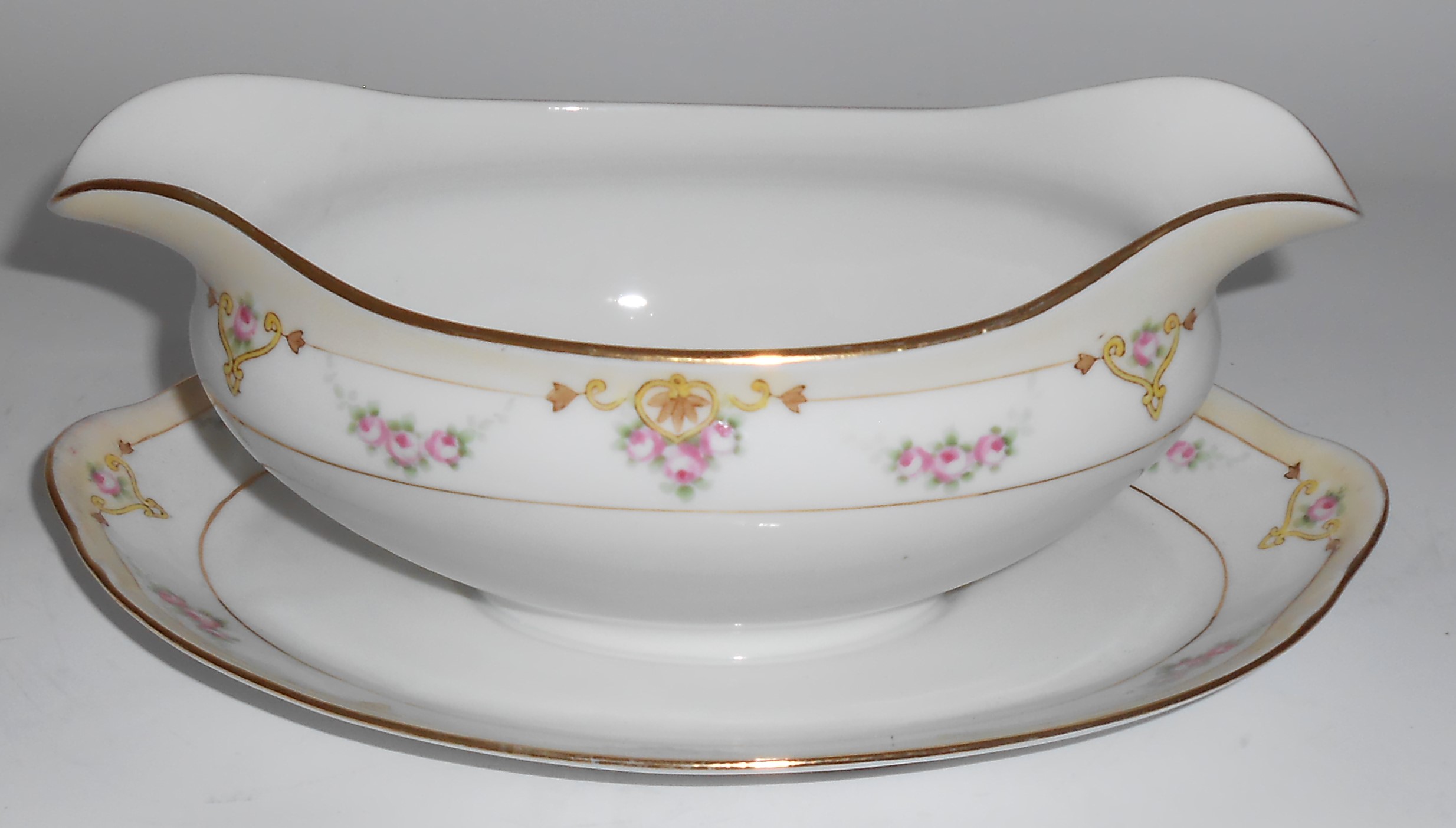 Noritake Nippon Porcelain China Floral/Gold Gravy