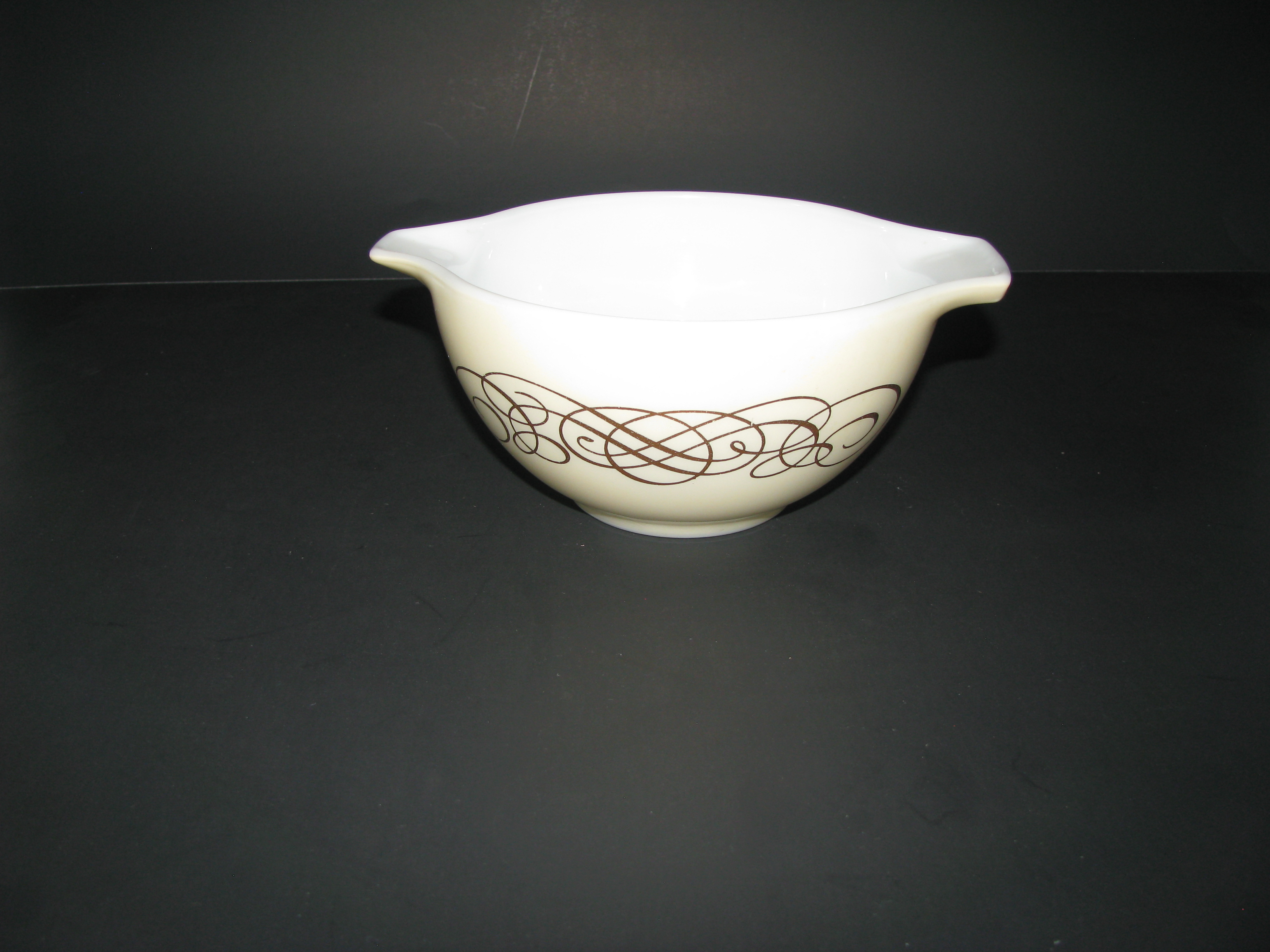Pyrex Promo Gold Scroll 441 1.5pt Cinderella Bowl