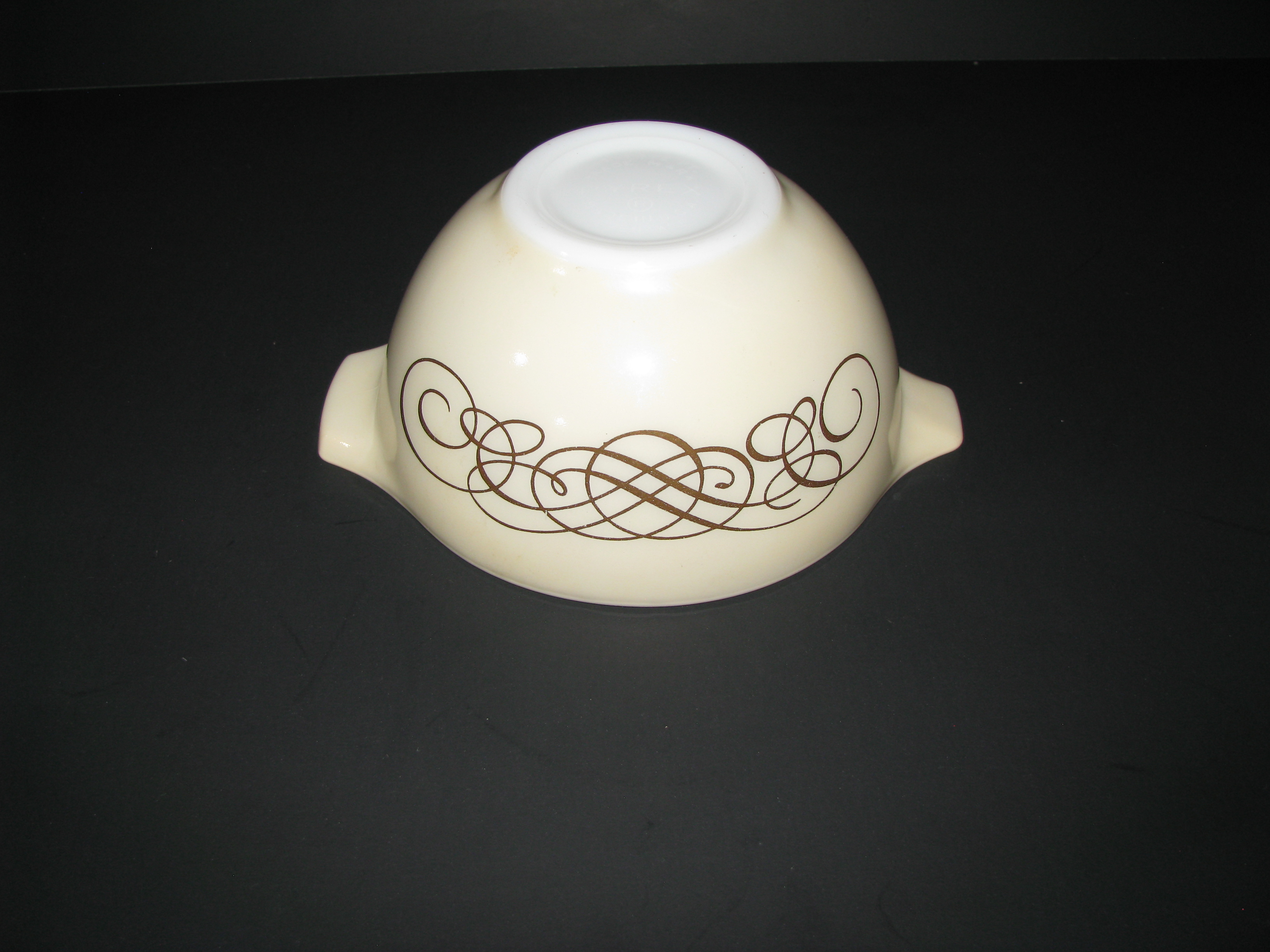 Pyrex Promo Gold Scroll 441 1.5pt Cinderella Bowl