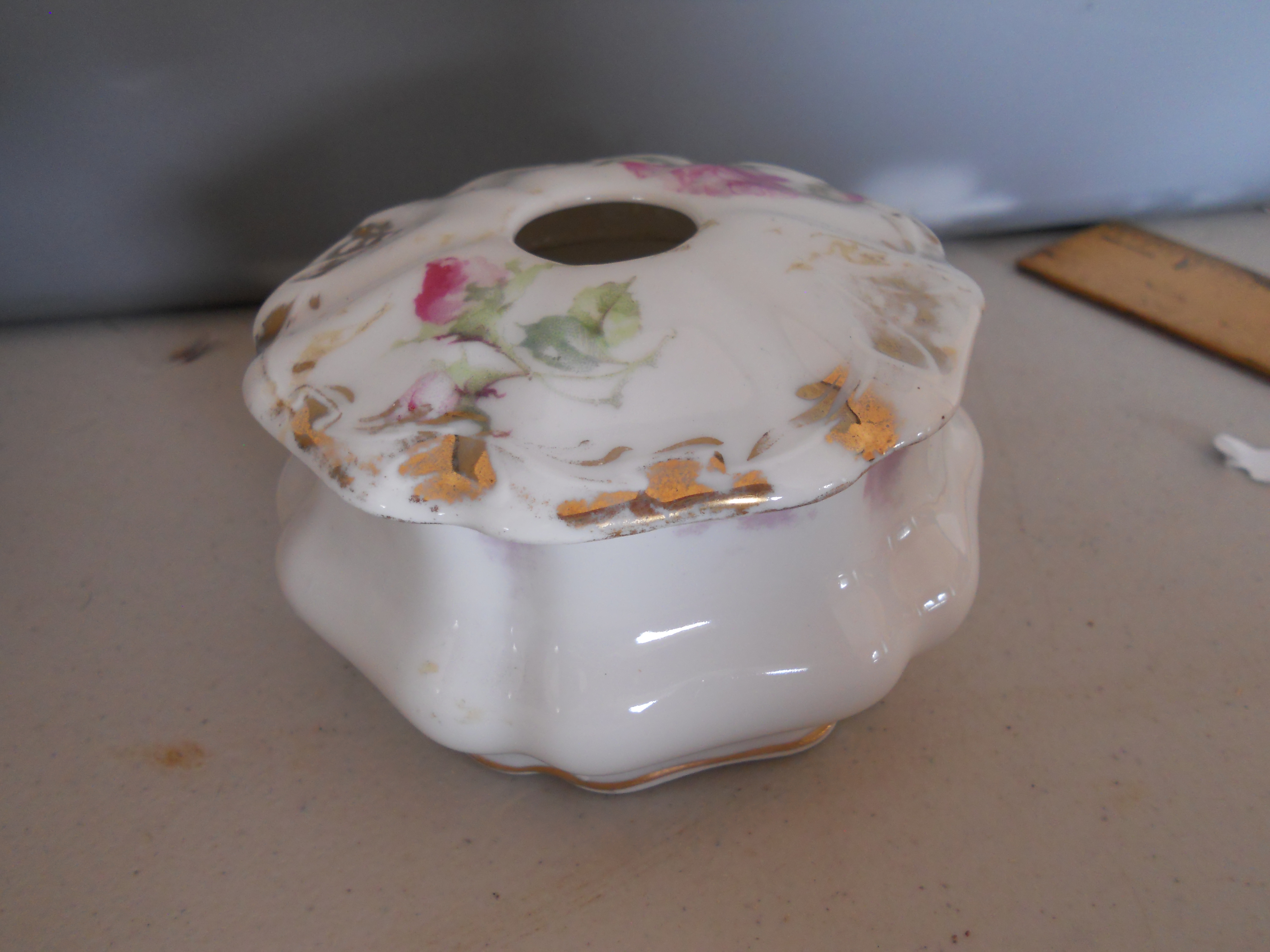 Hair Receiver Roses Designs Maker unknown