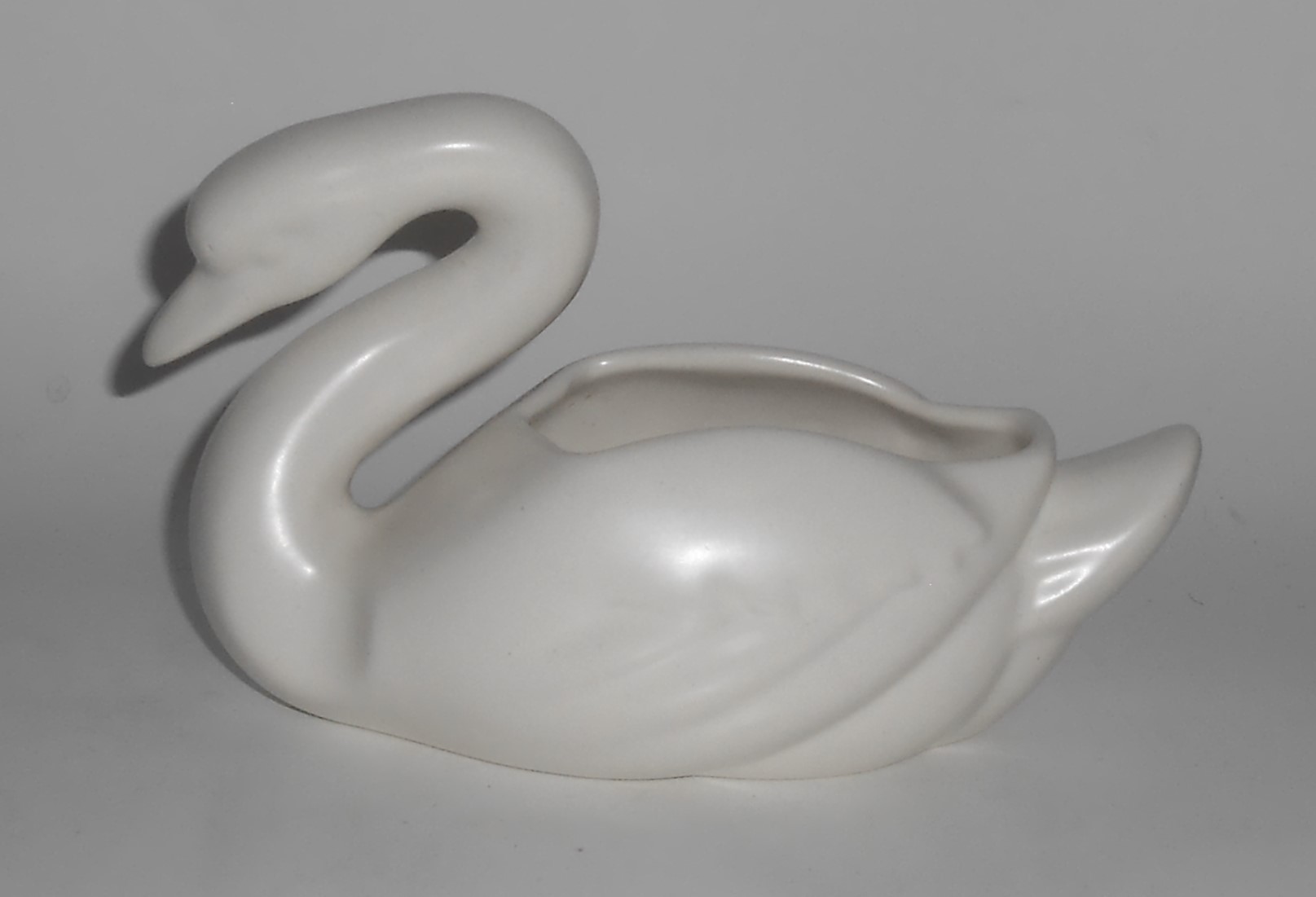 Bauer Pottery Cal-Art Matte White Swan Planter