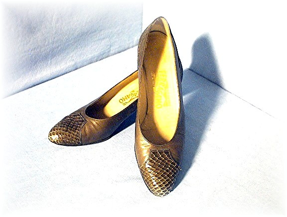 Salvatore Ferragamo Olive Green Leather Shoes Italy
