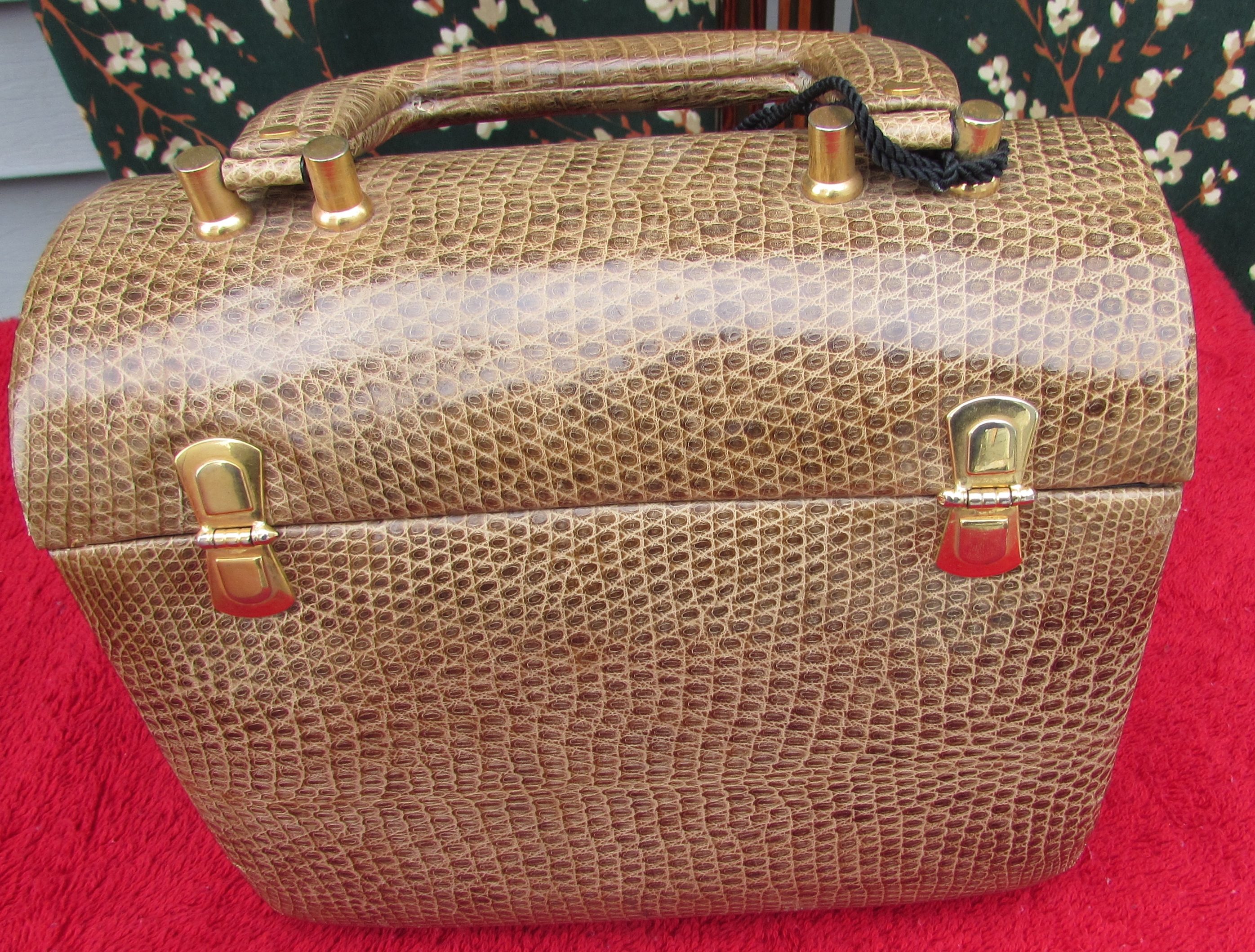 Faux Alligator Box Purse with Key