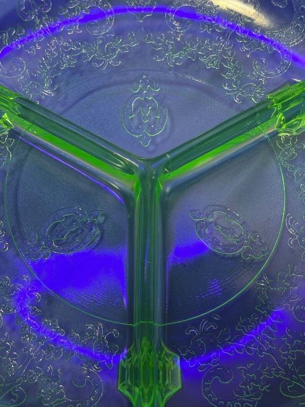 Indiana Glass Uranium Green Horseshoe Footed 3 part relish divided dish AS IS