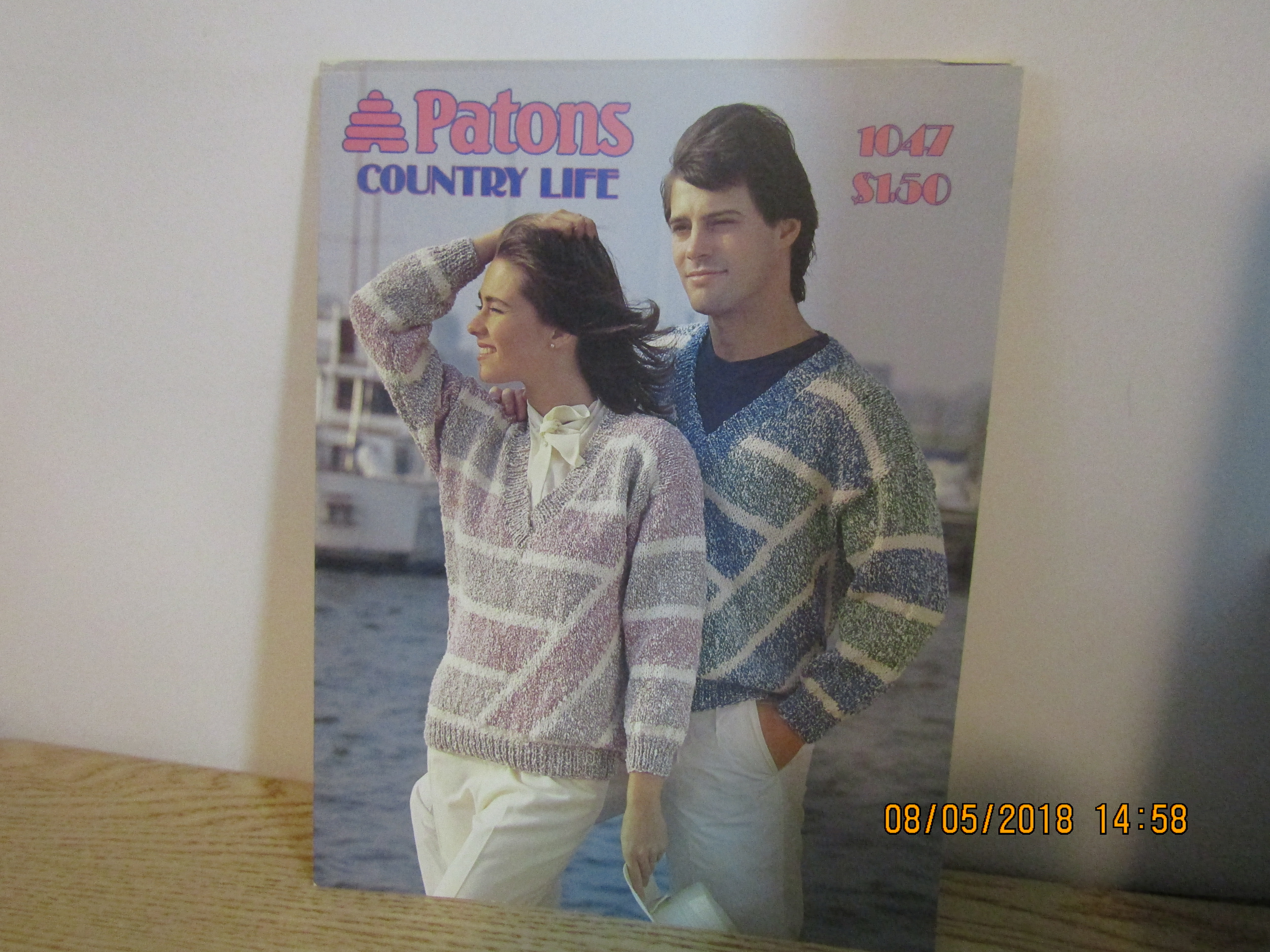 Patons Women's/Men's Sweater Country Life #1047
