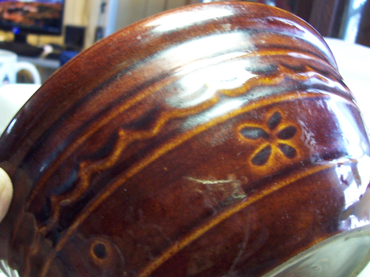 Mar-Crest Stoneware Daisy Dot Casserole