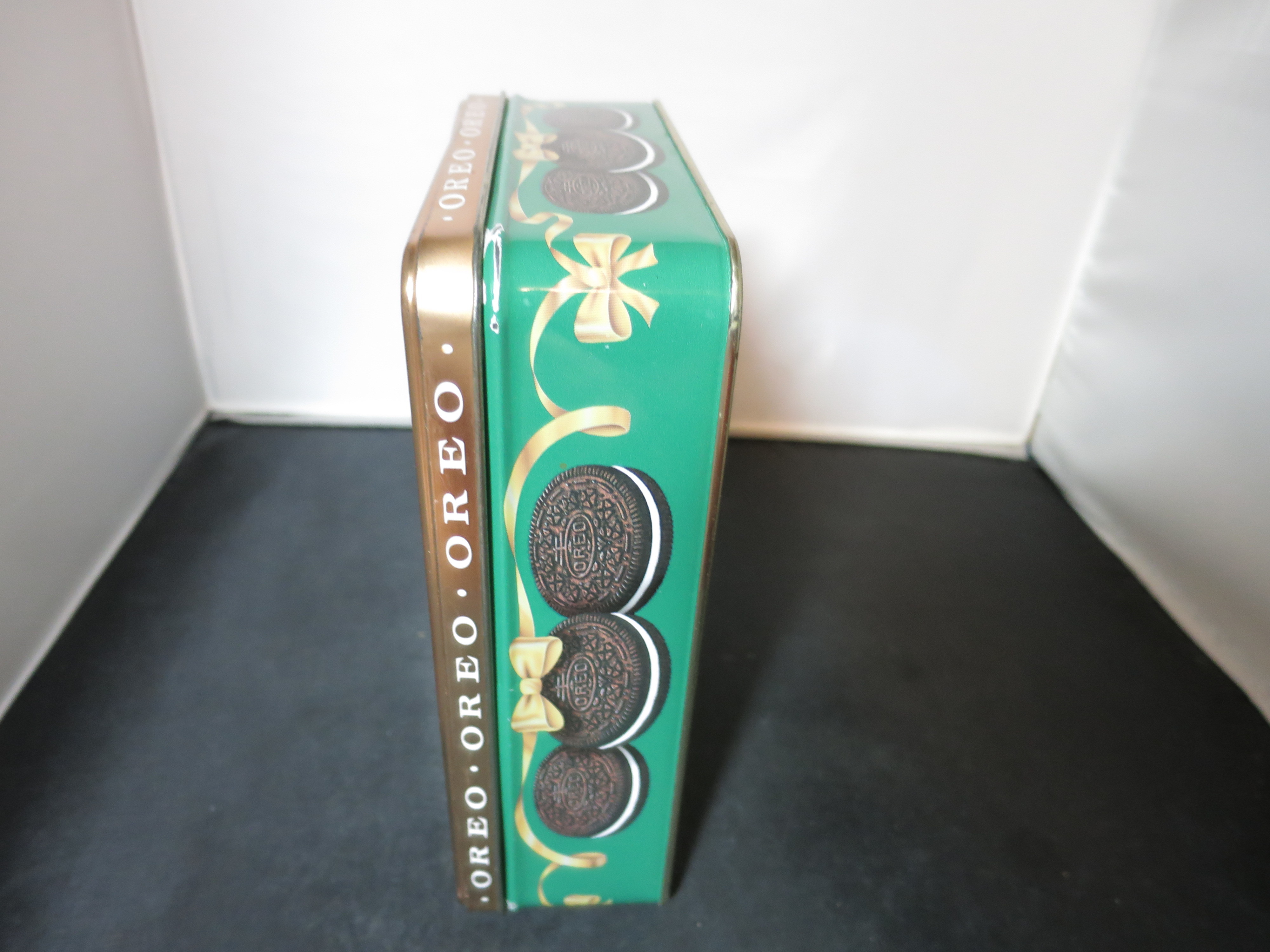Oreo Cookie Tin Unlock the Magic 1991 Nabisco Holiday