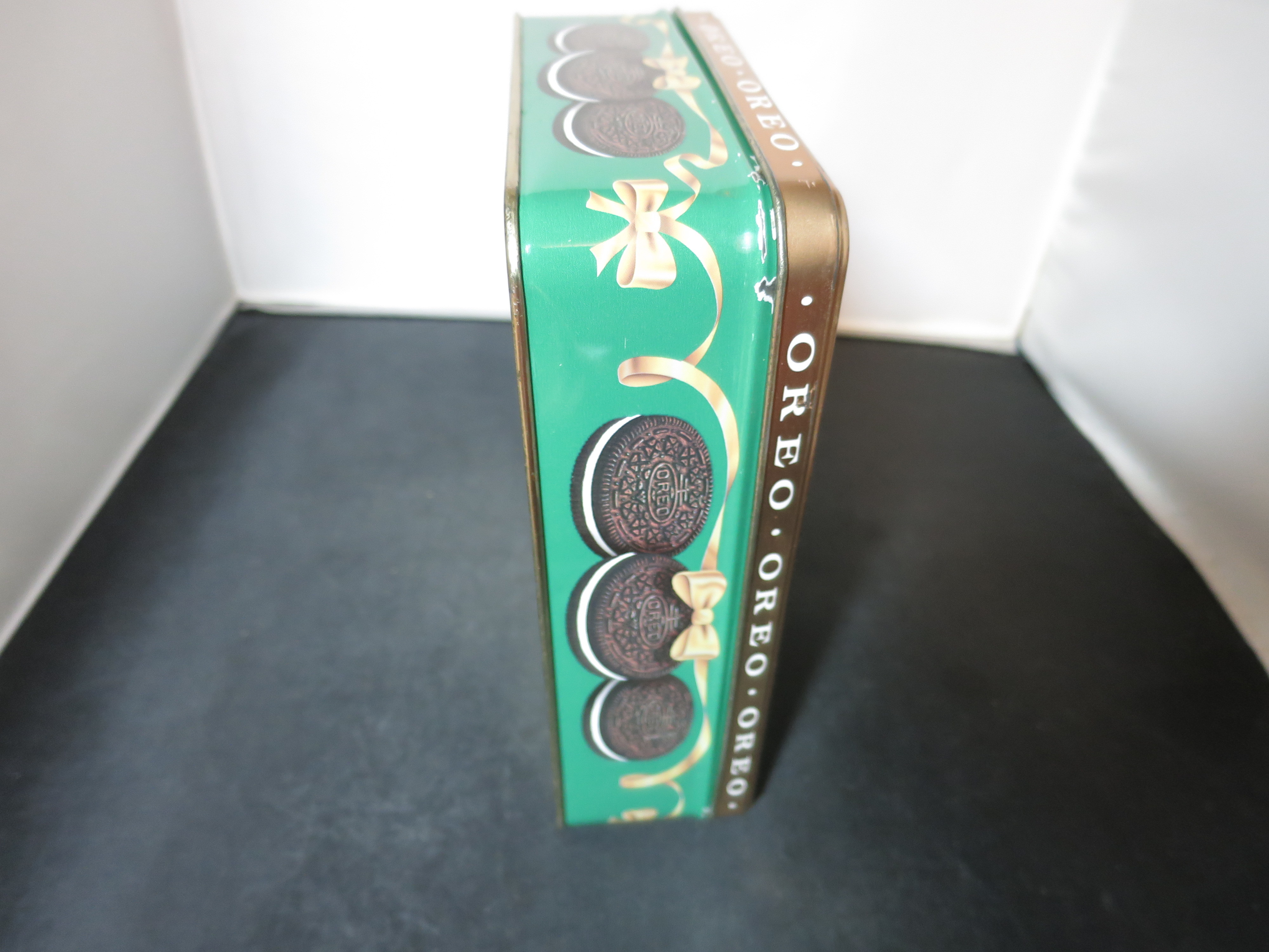 Oreo Cookie Tin Unlock the Magic 1991 Nabisco Holiday