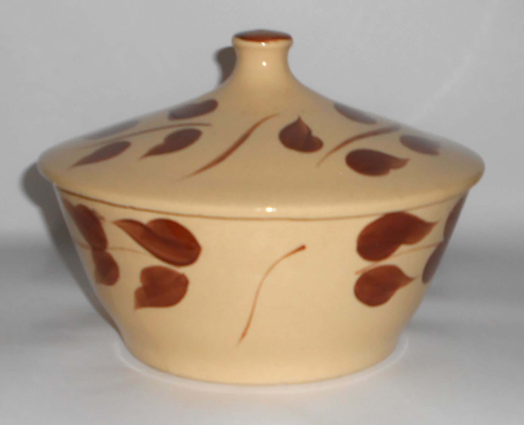 VINTAGE Watt Pottery #110 Autumn Foliage Covered Baker