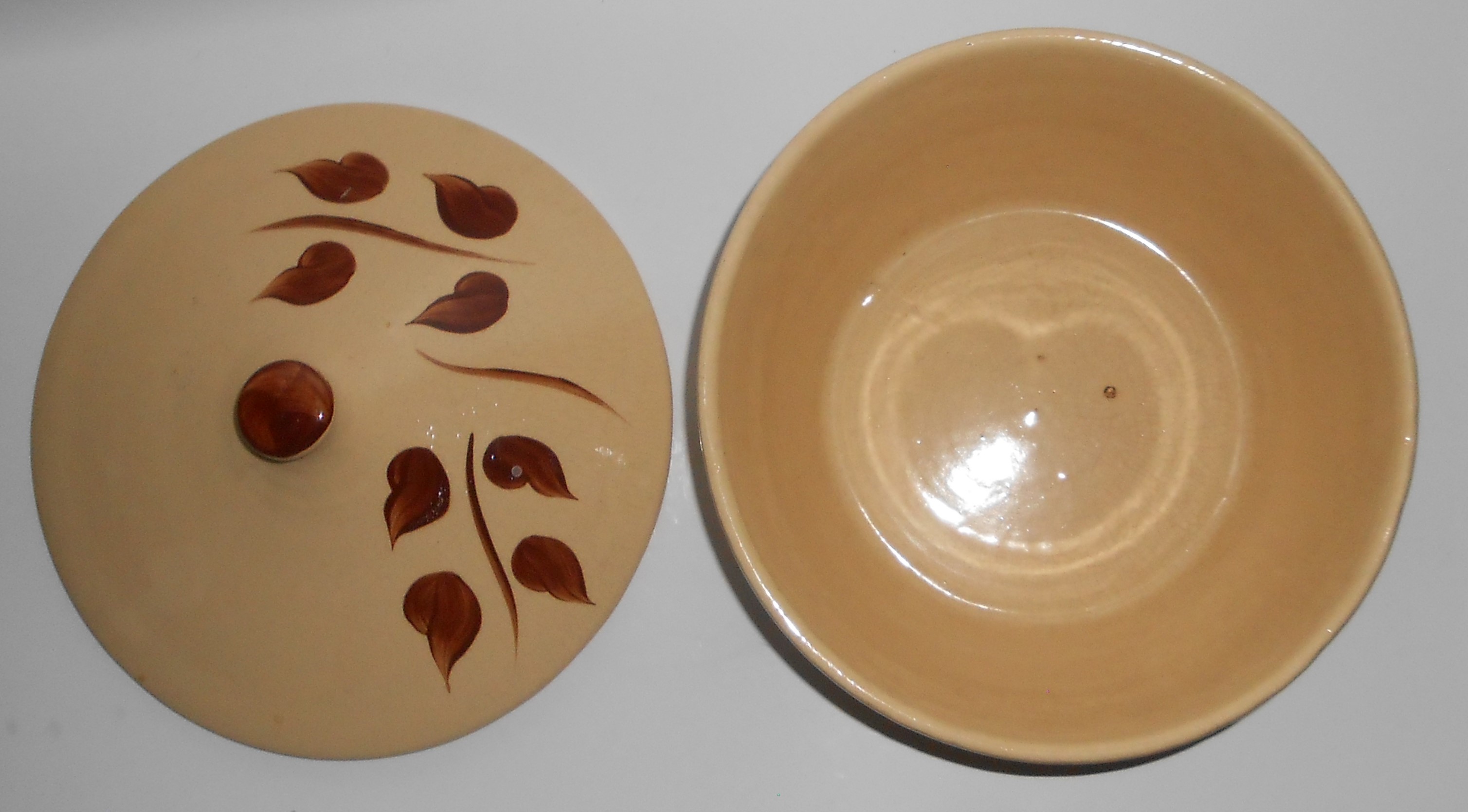 VINTAGE Watt Pottery #110 Autumn Foliage Covered Baker
