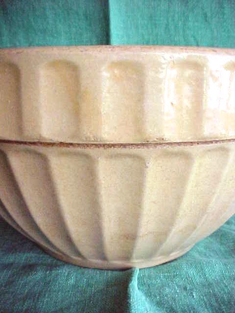 Yelloware Mixing Bowl #10 Ribbed Pattern
