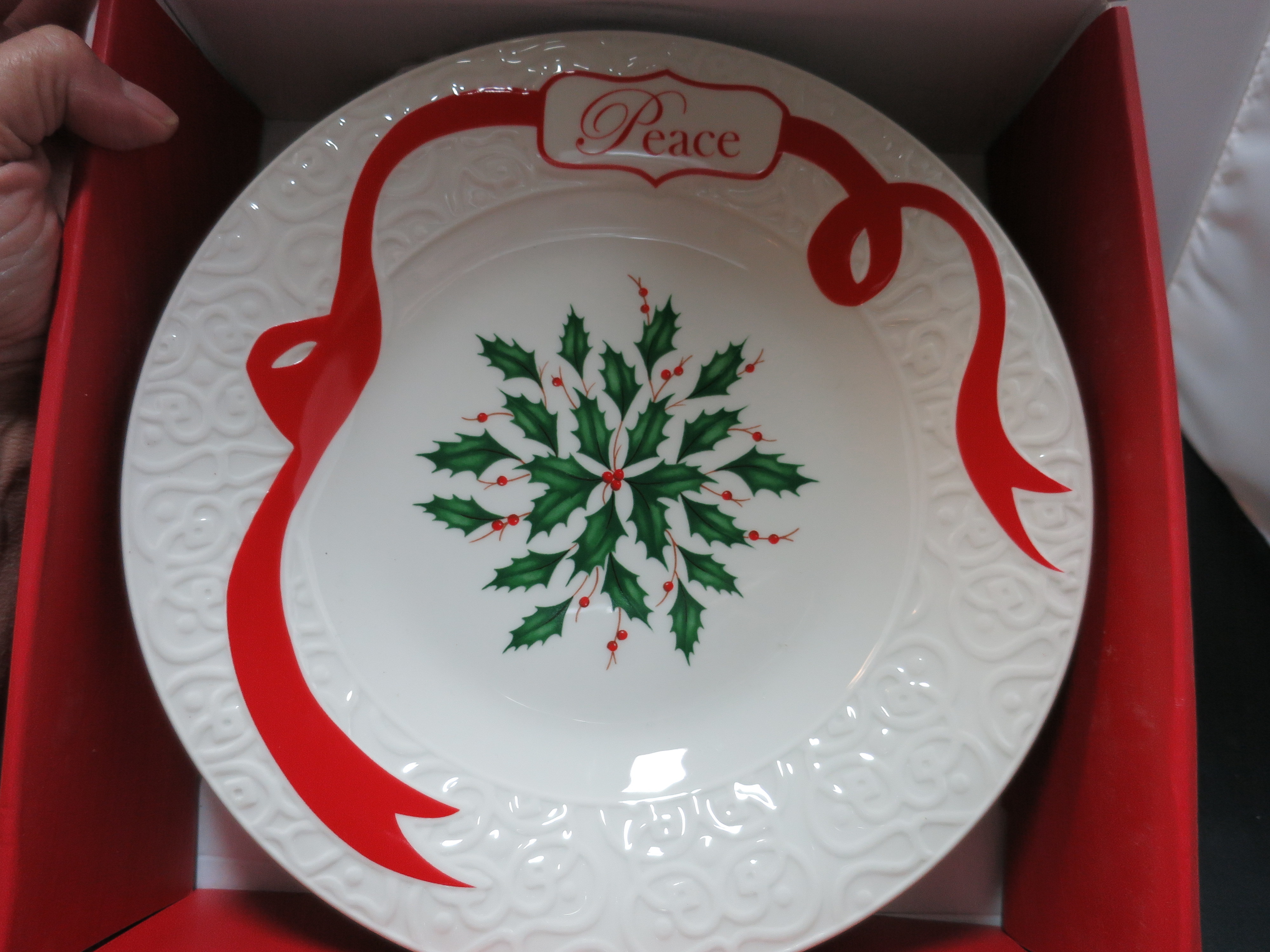 Lenox Holiday Carved Accent Plates Set of 4 White Boxed 9.5 Peace