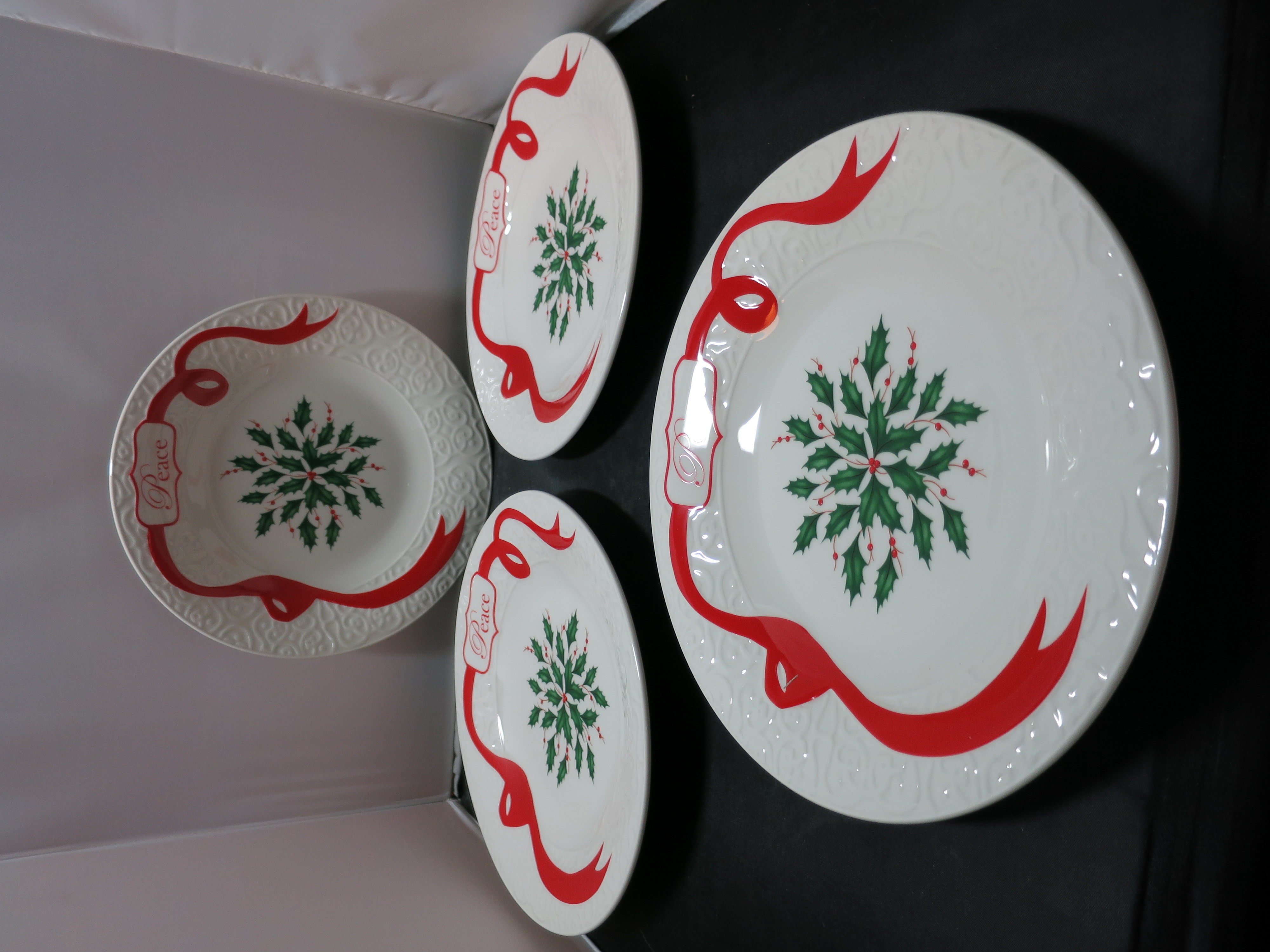 Lenox Holiday Carved Accent Plates Set of 4 White Boxed 9.5 Peace