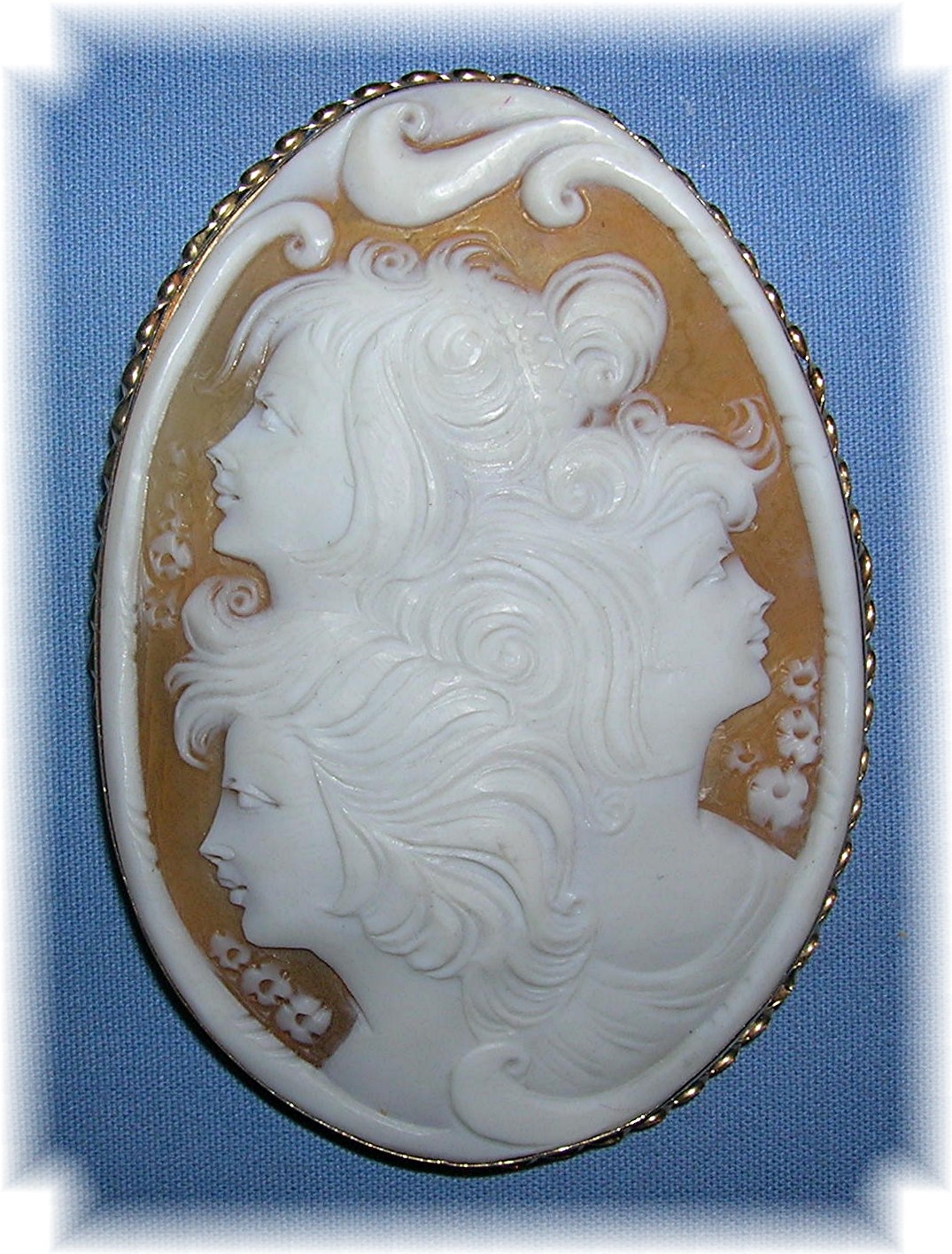 Brooch 14K Gold Shell 3 Faces Cameo