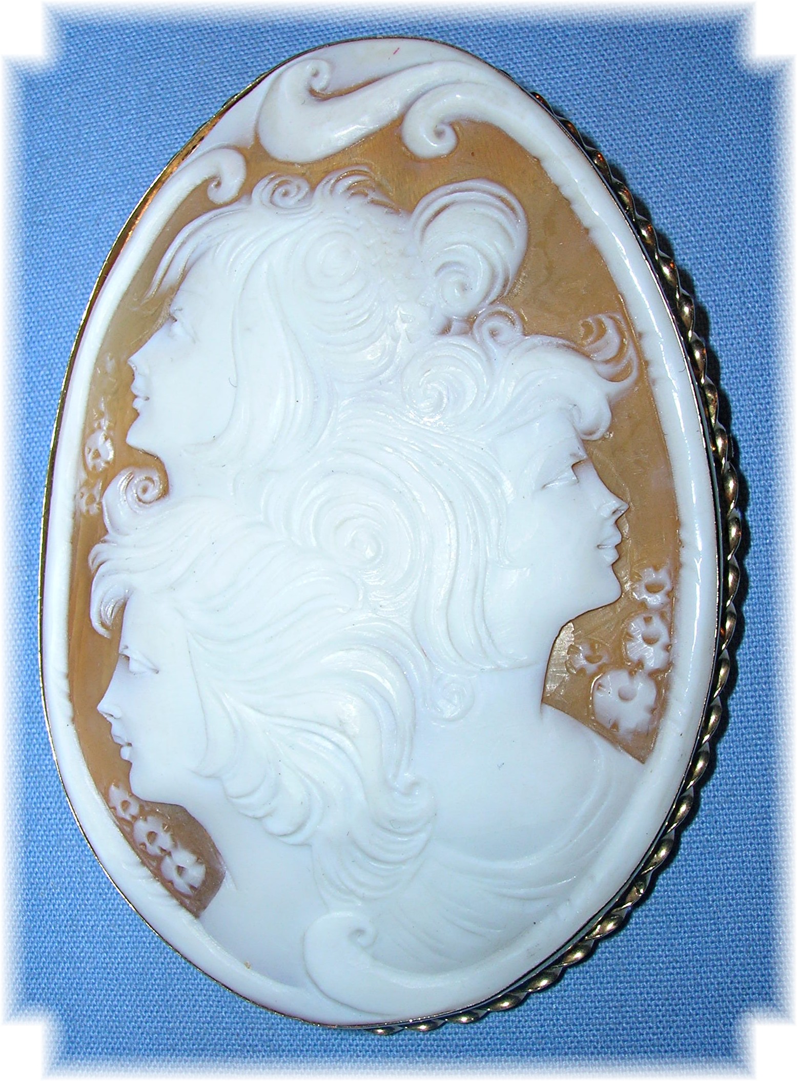 Brooch 14K Gold Shell 3 Faces Cameo