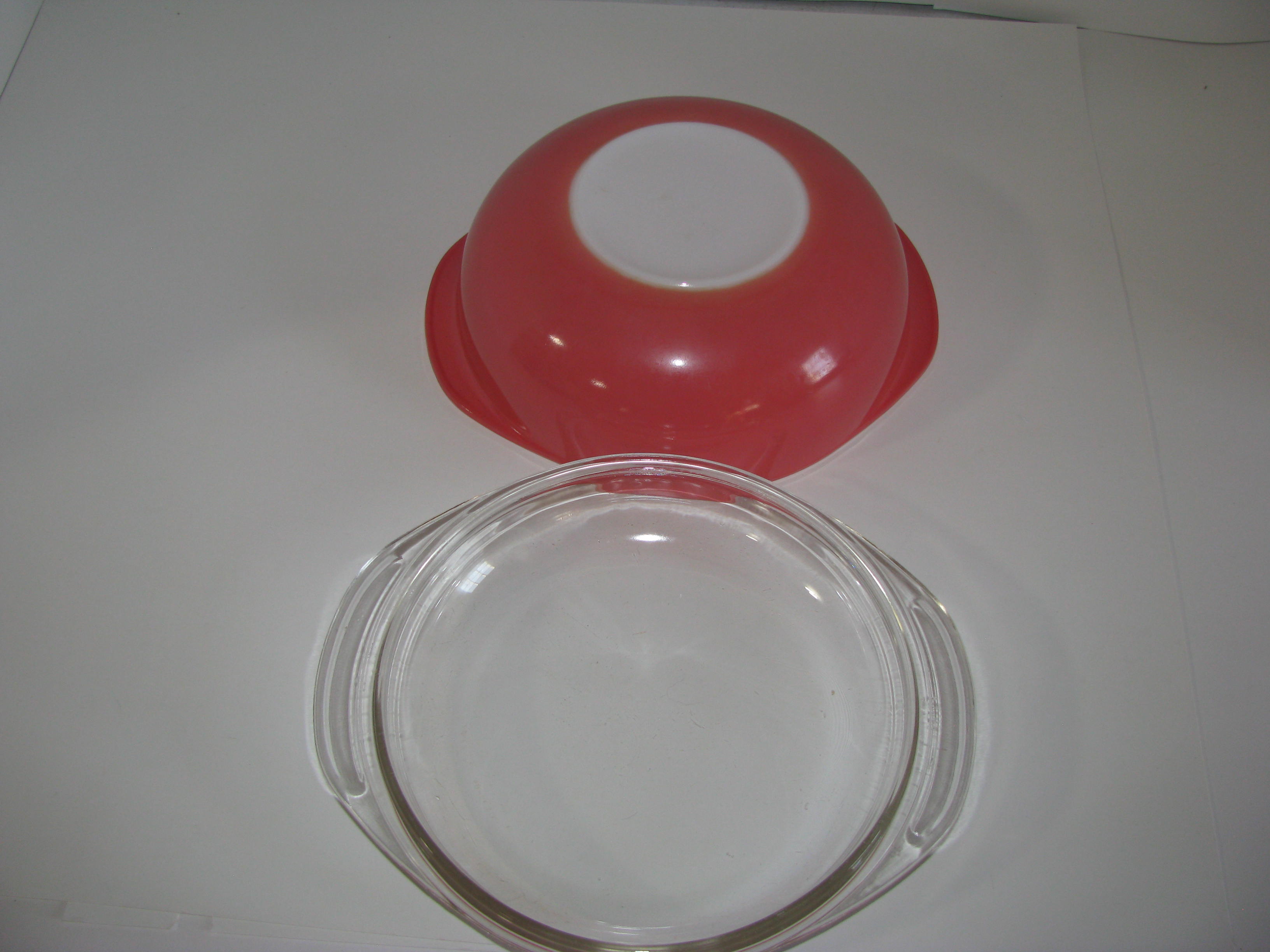 Pyrex Pink Flamingo 2 Quart Covered Casserole Bowl