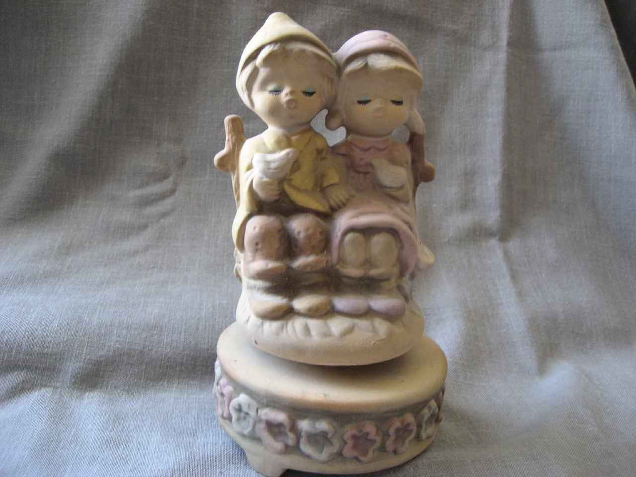 1970's Young Couple Music Box