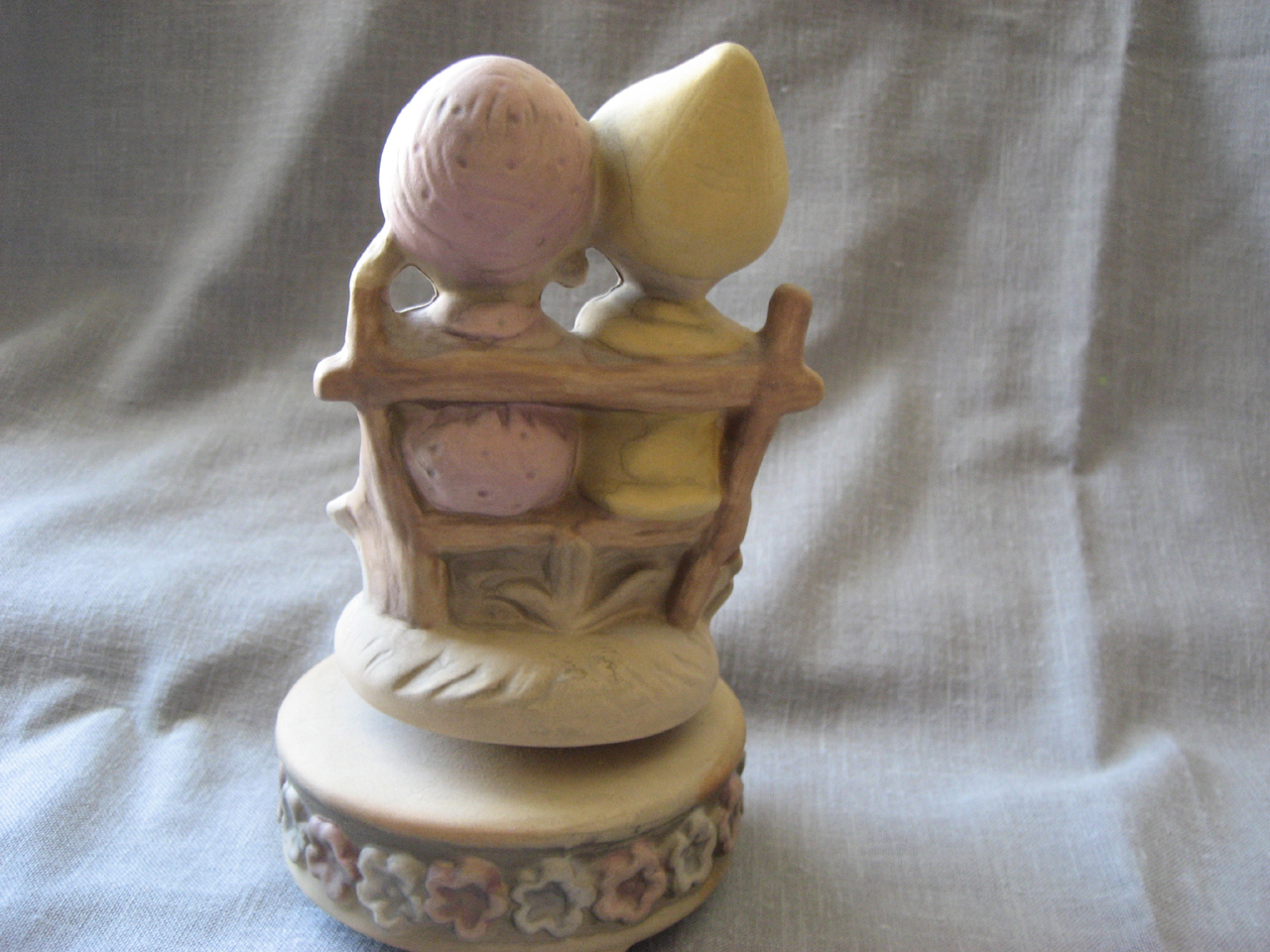 1970's Young Couple Music Box