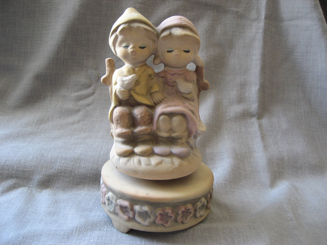 1970's Young Couple Music Box