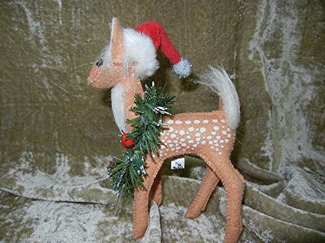 Christmas Annalee 6 inch reindeer with wreath