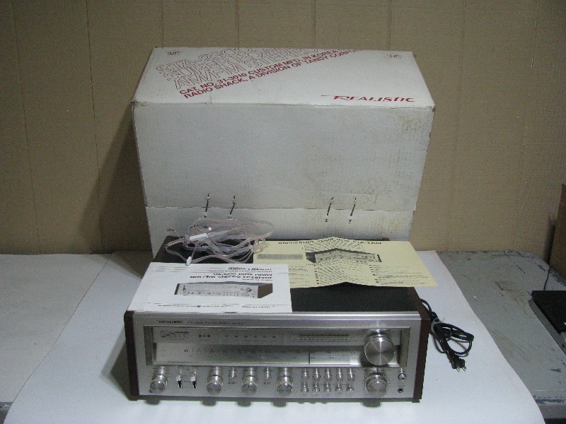 Vintage Realistic STA-2300 Super Power AM/FM Stereo Receiver with Original Box & Manuals