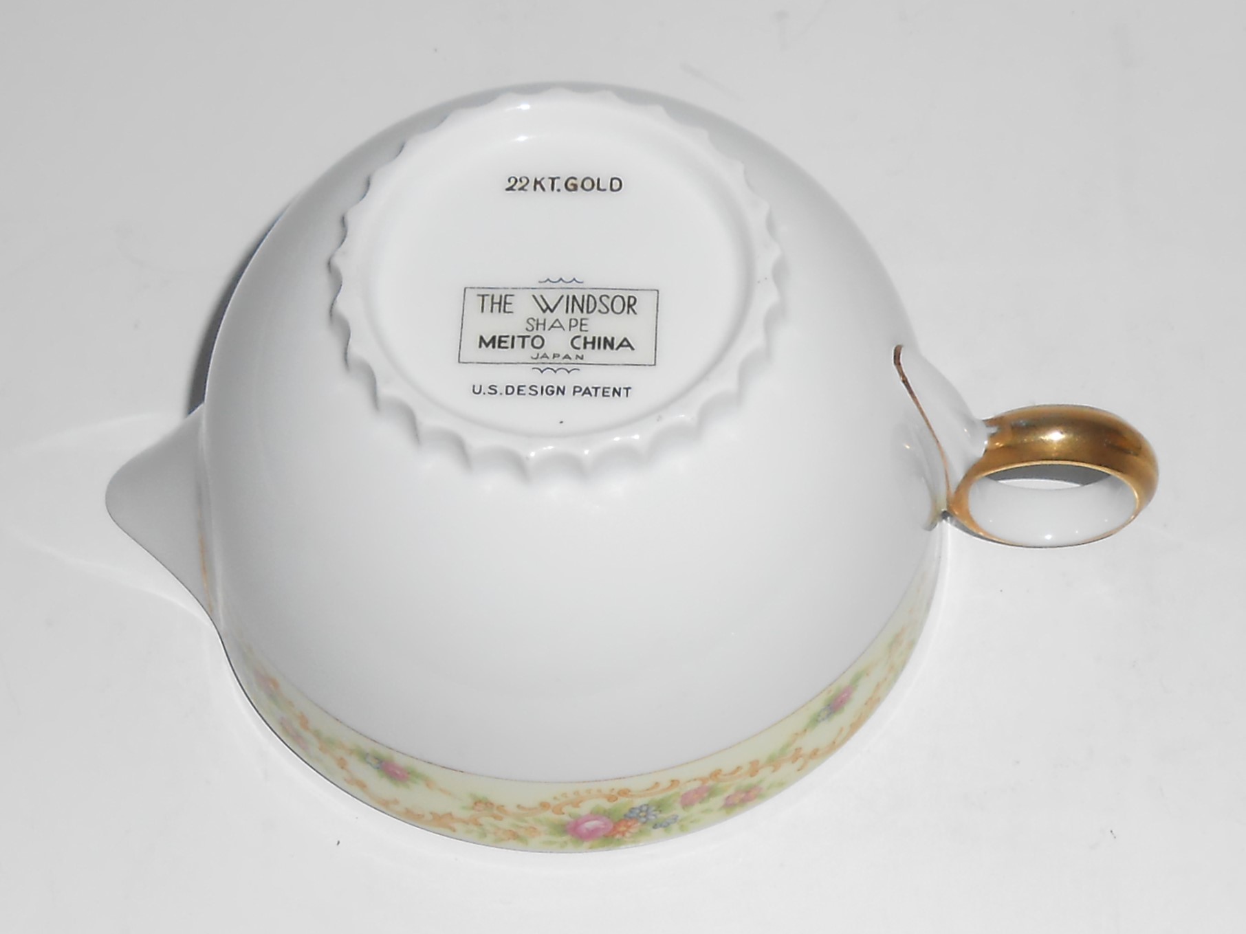 Meito China Porcelain Japan The Windsor w/Gold Creamer