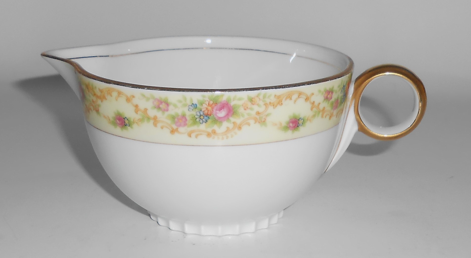Meito China Porcelain Japan The Windsor w/Gold Creamer