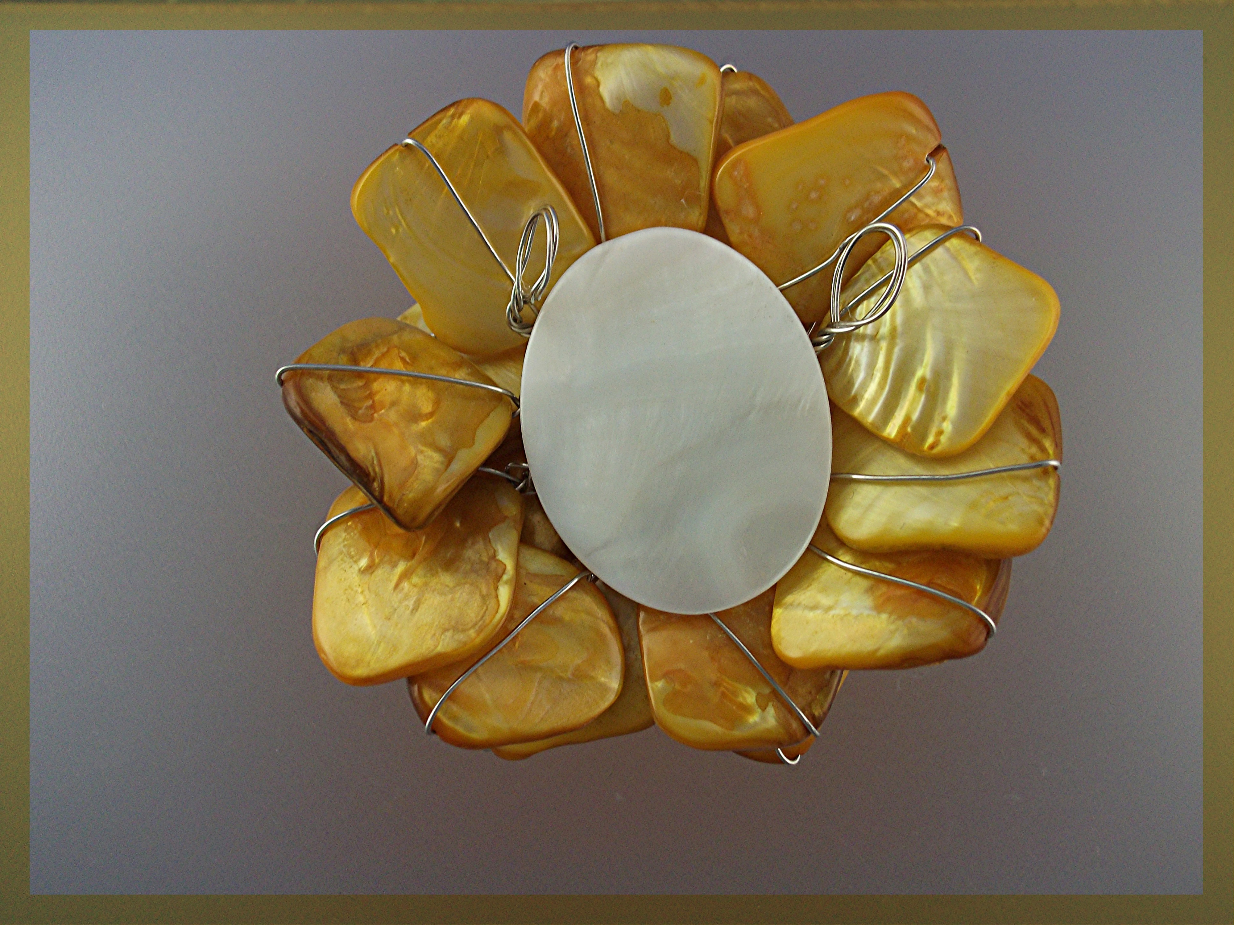 Pendant Freshwater Pearl  Gold Pearl Mother of Pearl Fl