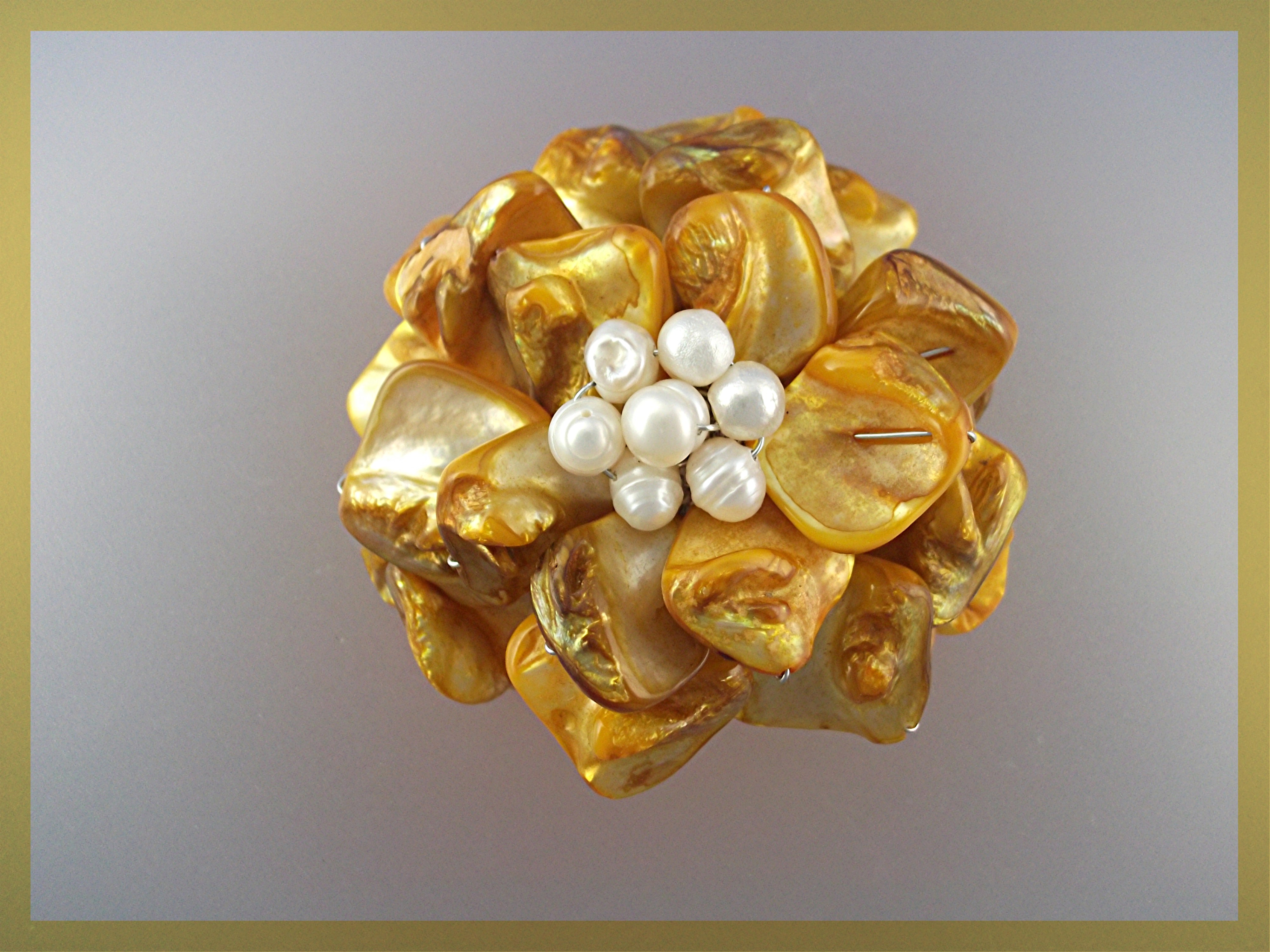 Pendant Freshwater Pearl  Gold Pearl Mother of Pearl Fl