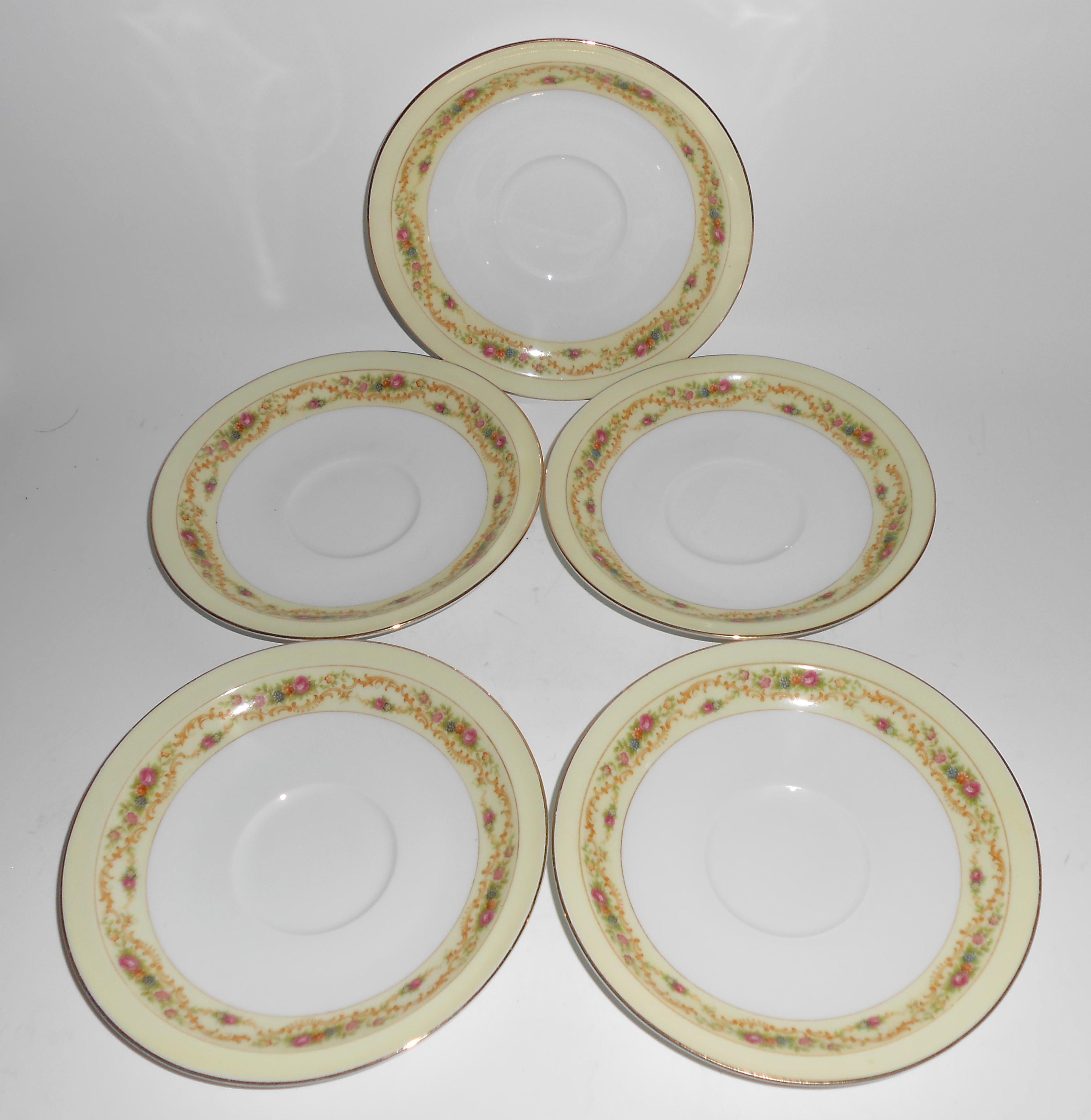 Meito China Porcelain Japan The Windsor w/Gold set/5 Sa