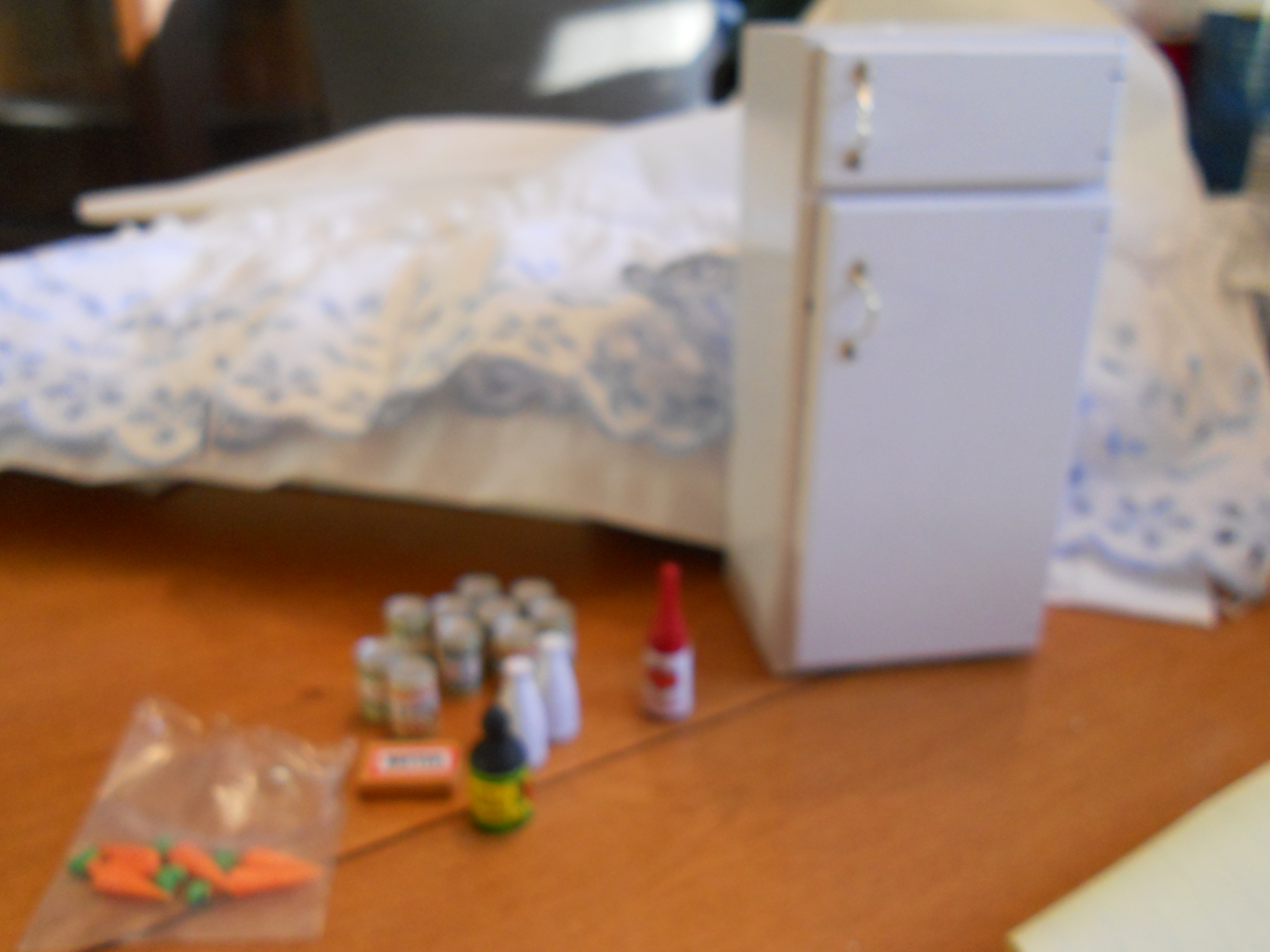 Dollhouse Refrigerator With Accessories White