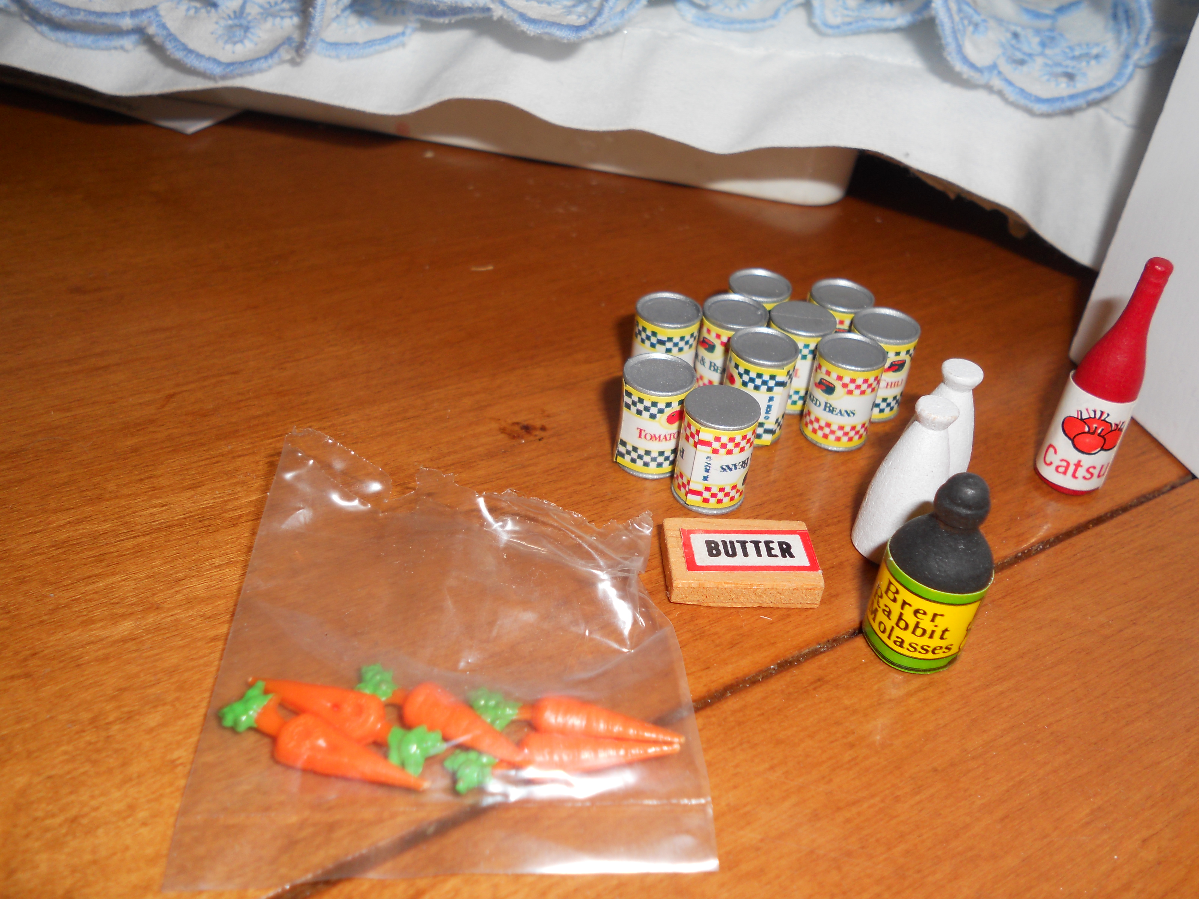 Dollhouse Refrigerator With Accessories White