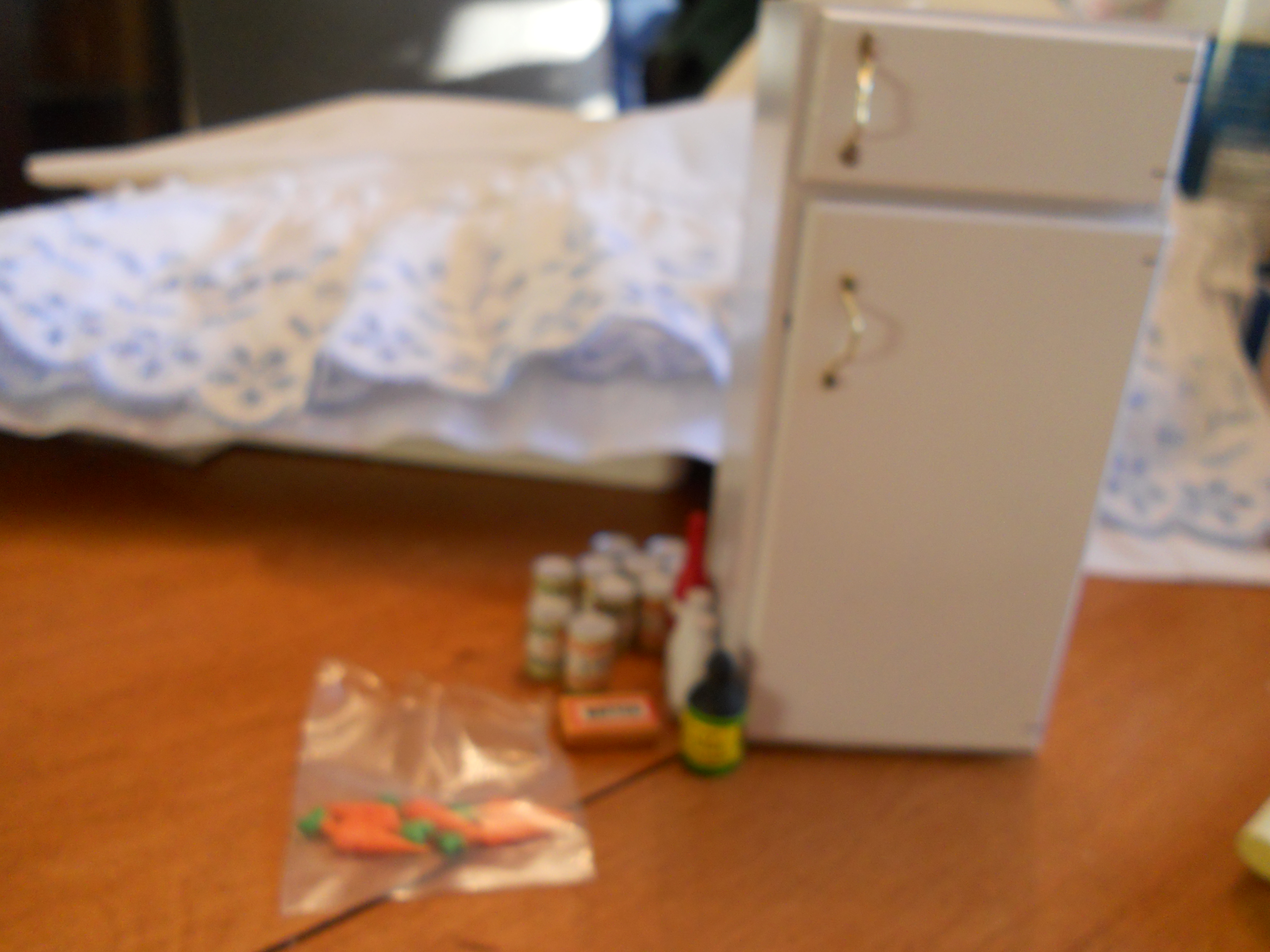 Dollhouse Refrigerator With Accessories White